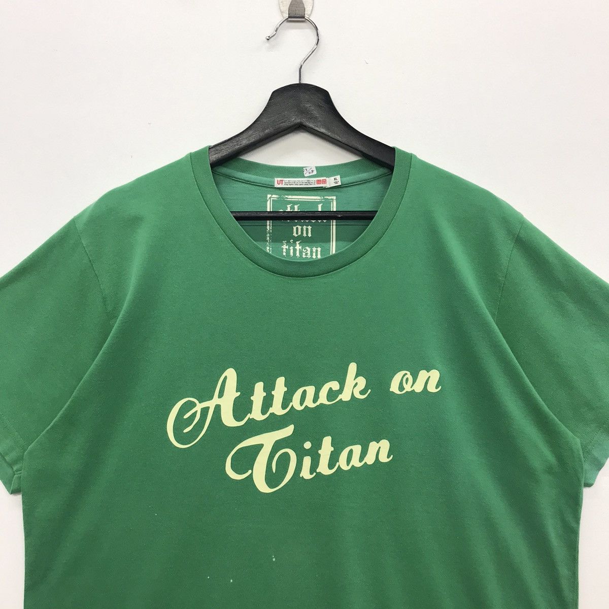 Anime × Japanese Brand × Uniqlo Rare!! Uniqlo X Attack On Titan Nice Backprint Tee Size US XL / EU 56 / 4 - 3 Thumbnail