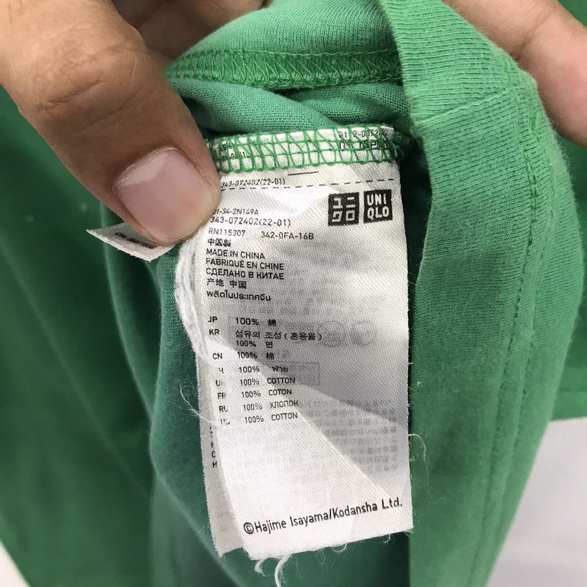 Anime × Japanese Brand × Uniqlo Rare!! Uniqlo X Attack On Titan Nice Backprint Tee Size US XL / EU 56 / 4 - 15 Thumbnail