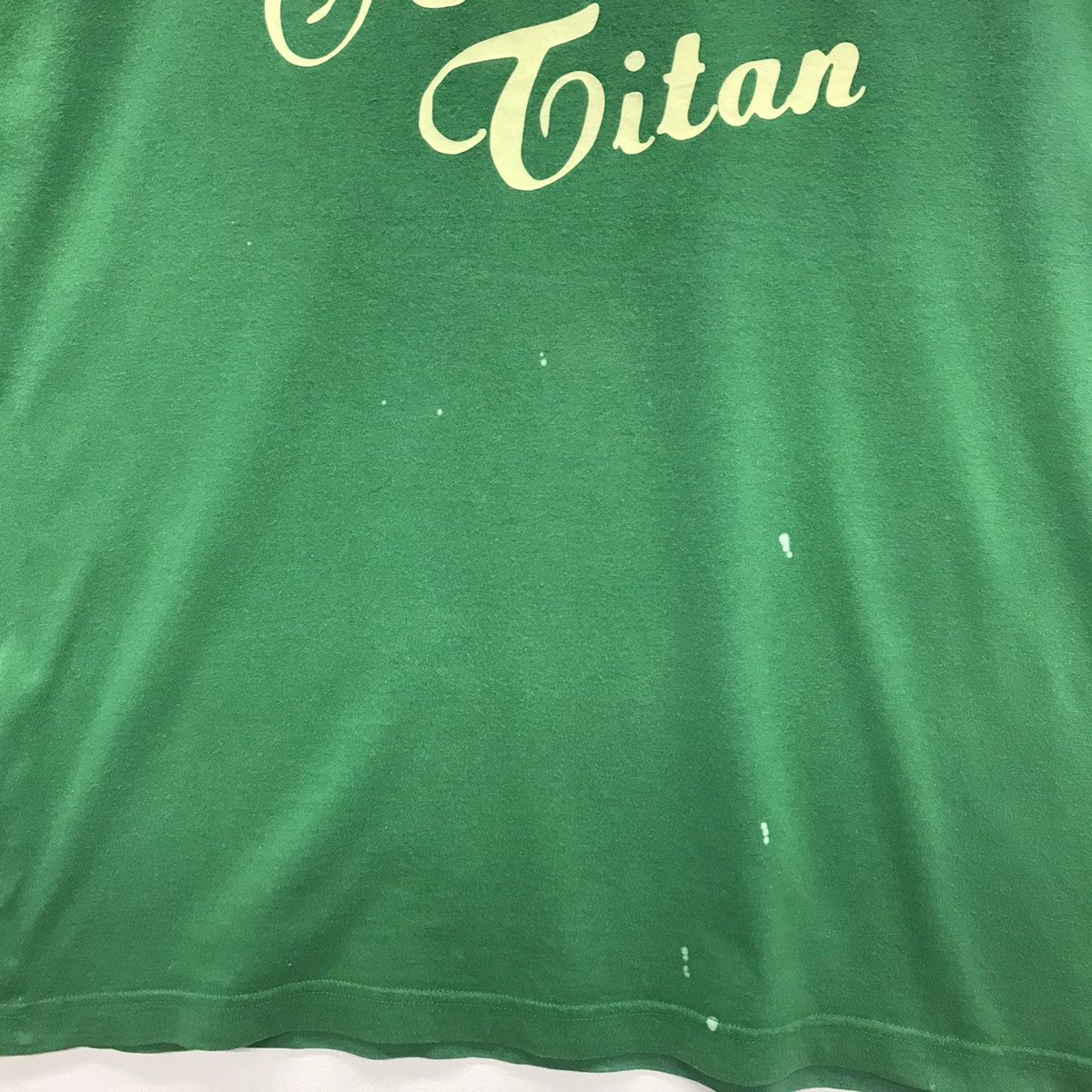 Anime × Japanese Brand × Uniqlo Rare!! Uniqlo X Attack On Titan Nice Backprint Tee Size US XL / EU 56 / 4 - 9 Thumbnail