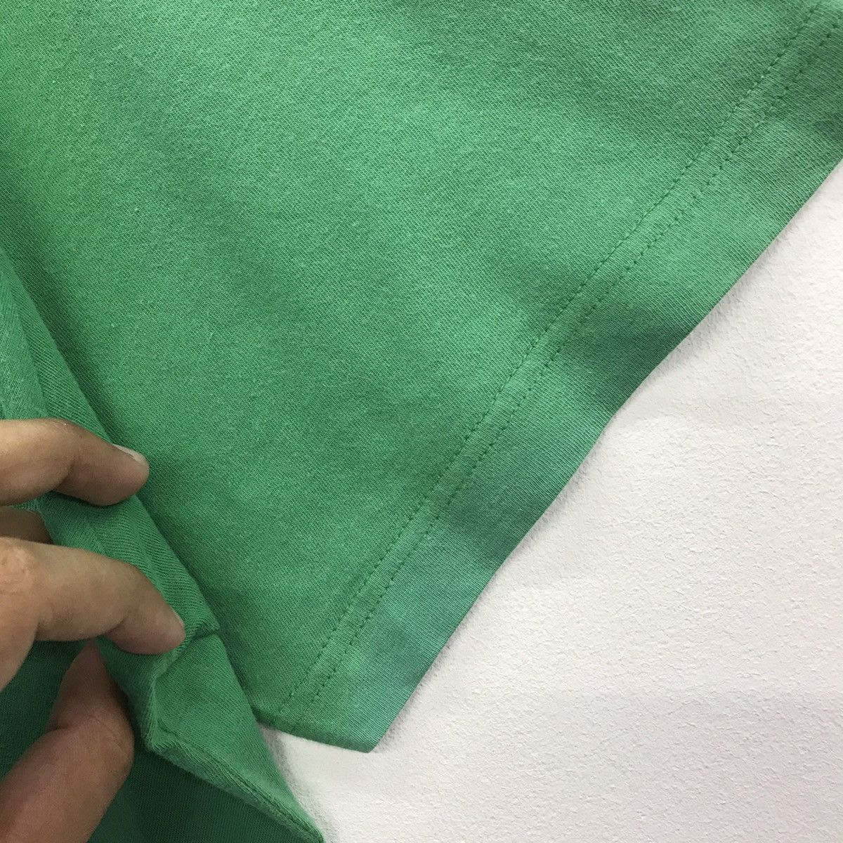Anime × Japanese Brand × Uniqlo Rare!! Uniqlo X Attack On Titan Nice Backprint Tee Size US XL / EU 56 / 4 - 10 Thumbnail