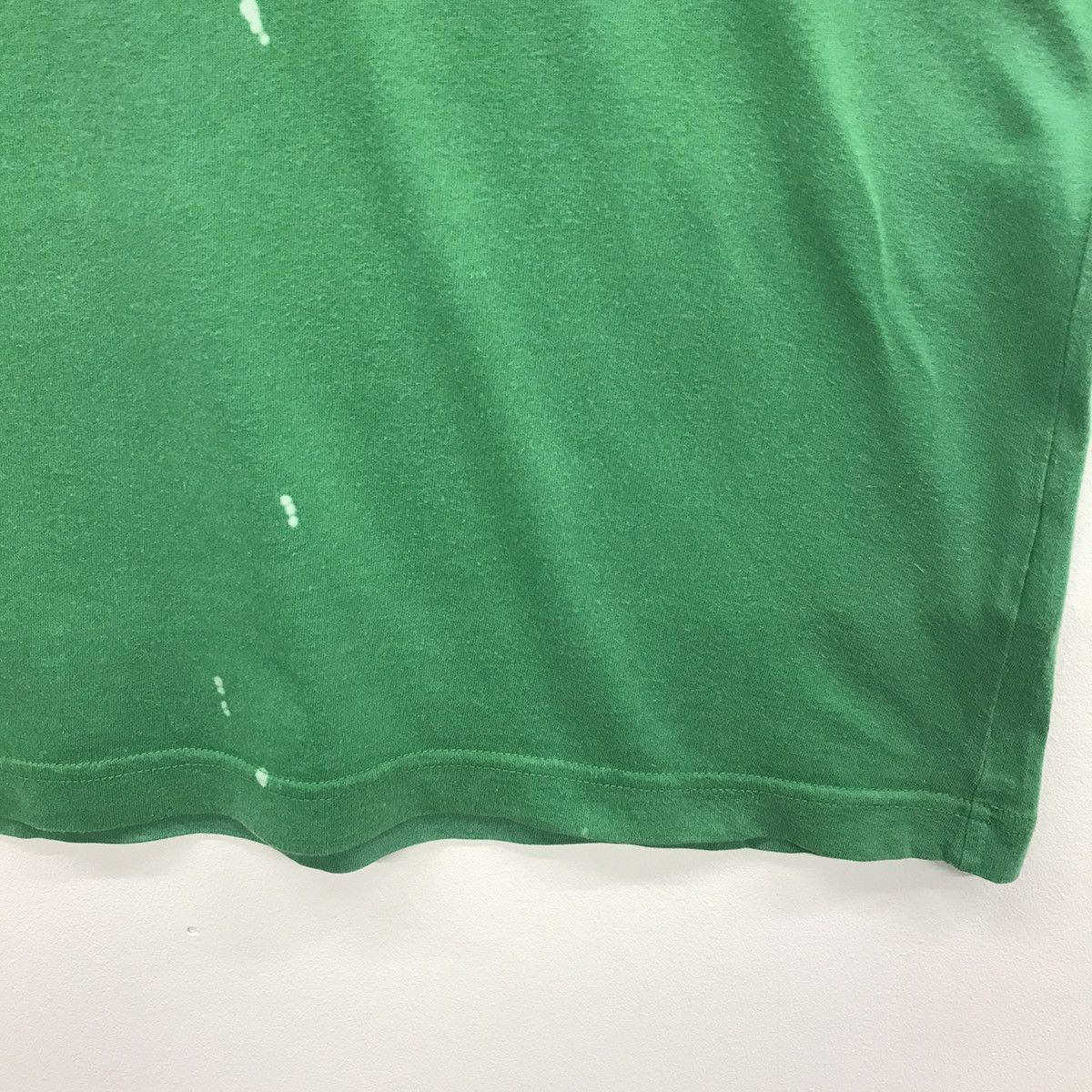 Anime × Japanese Brand × Uniqlo Rare!! Uniqlo X Attack On Titan Nice Backprint Tee Size US XL / EU 56 / 4 - 7 Thumbnail