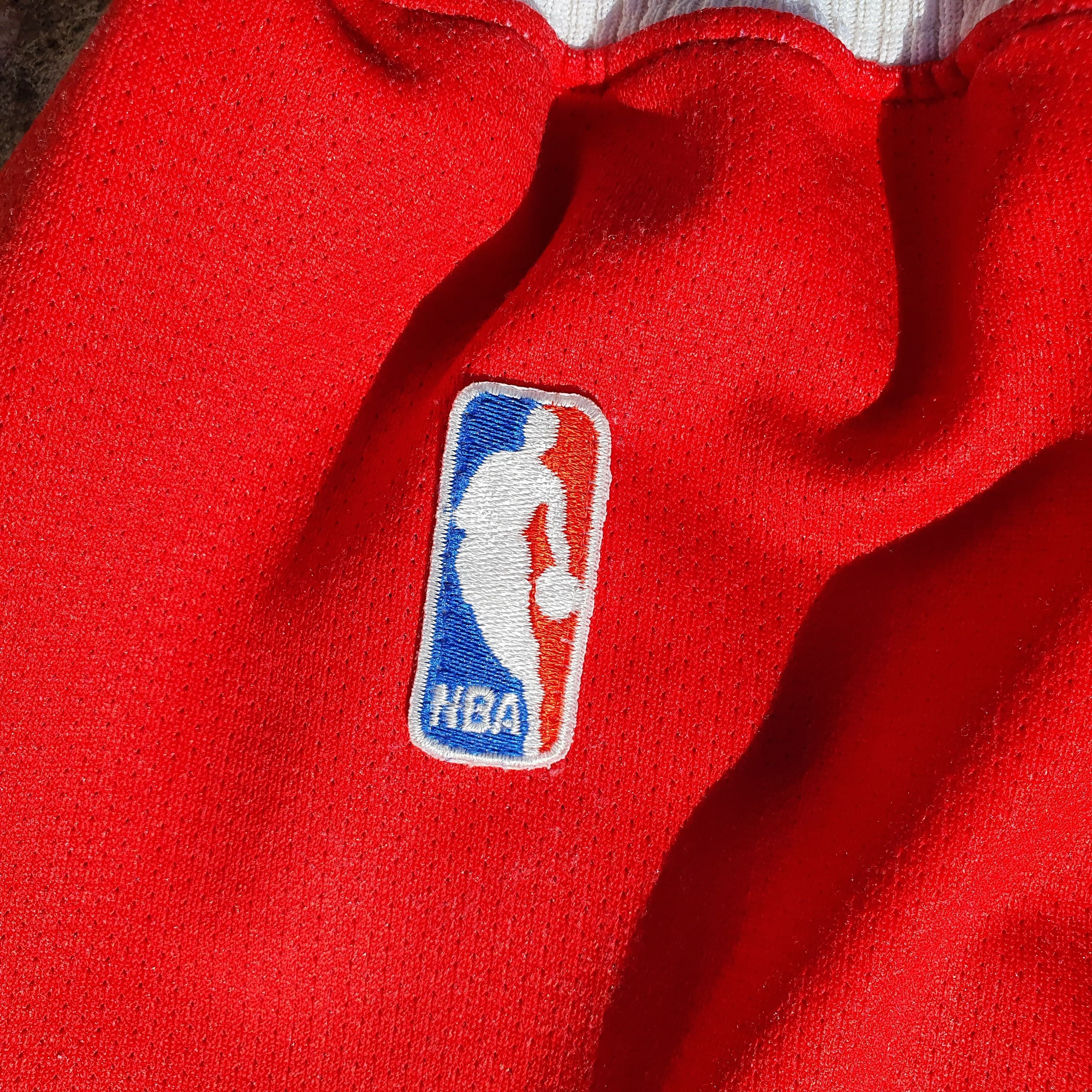 Champion × NBA Vintage 90s Chicago Bulls Champion NBA RARE Shorts Size US 33 - 10 Thumbnail