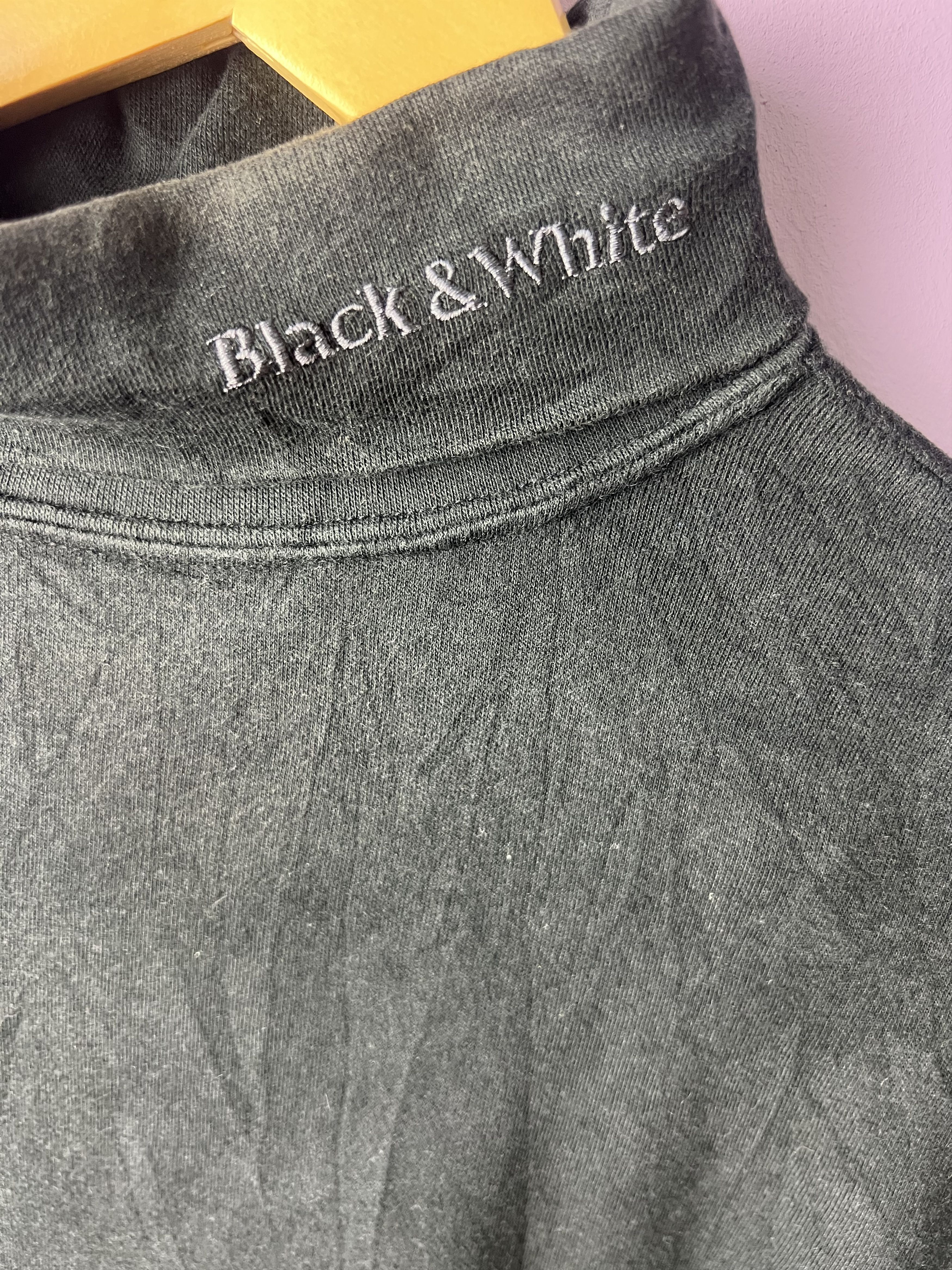 Japanese Brand 🔥Vintage Black & White Turtleneck LS Tees Size US L / EU 52-54 / 3 - 7 Thumbnail
