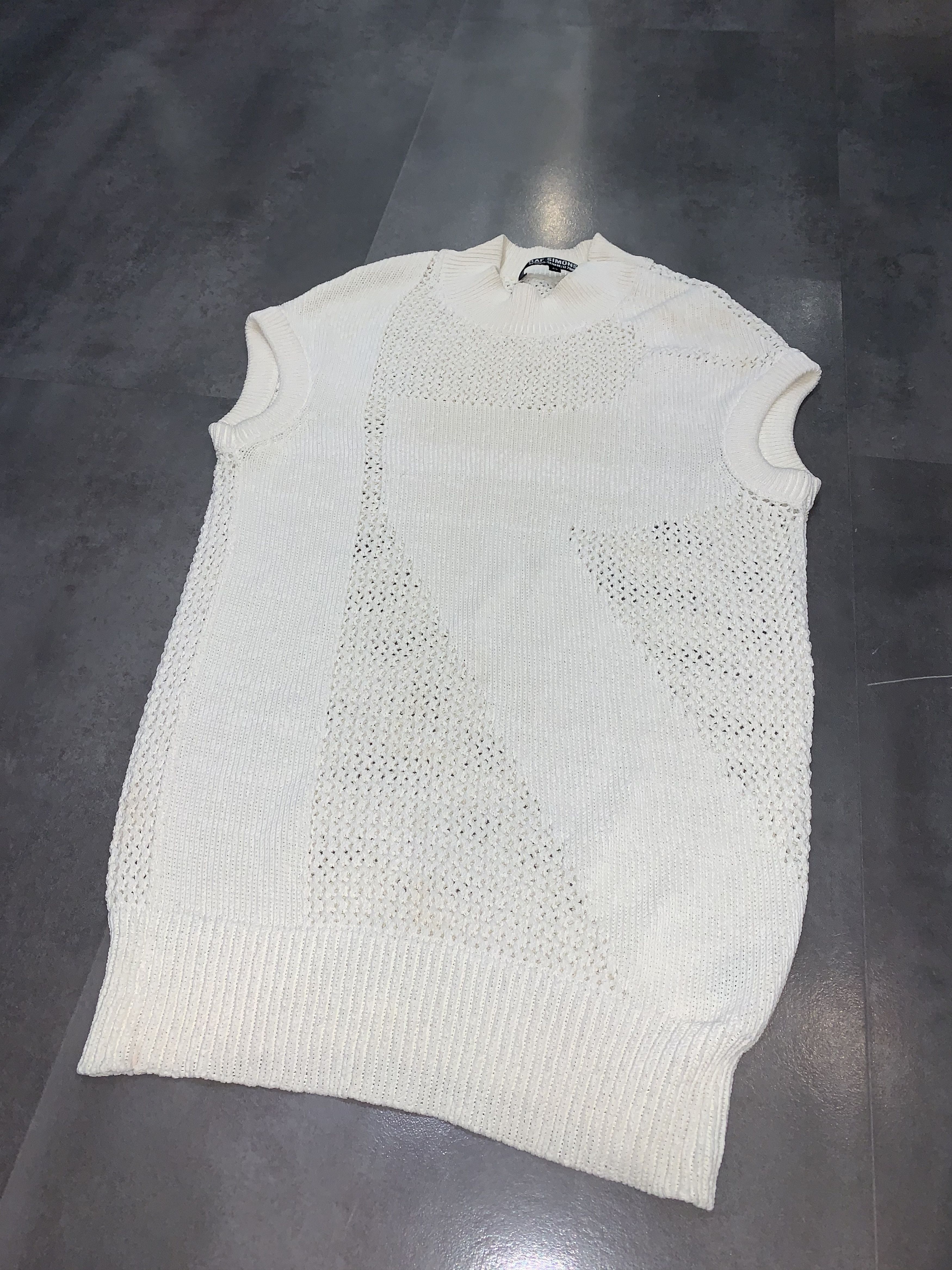 Raf Simons SS09 Raf Simons "R" Logo Cream Handknit Tank Top Size US S / EU 44-46 / 1 - 9 Thumbnail