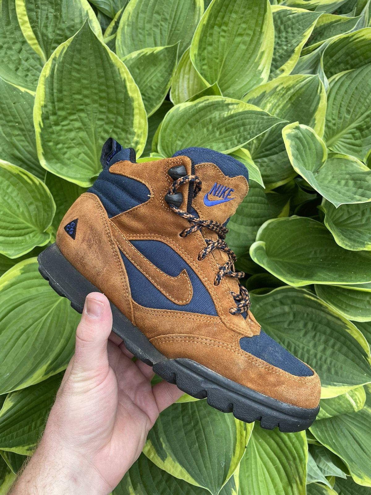 acg boots brown