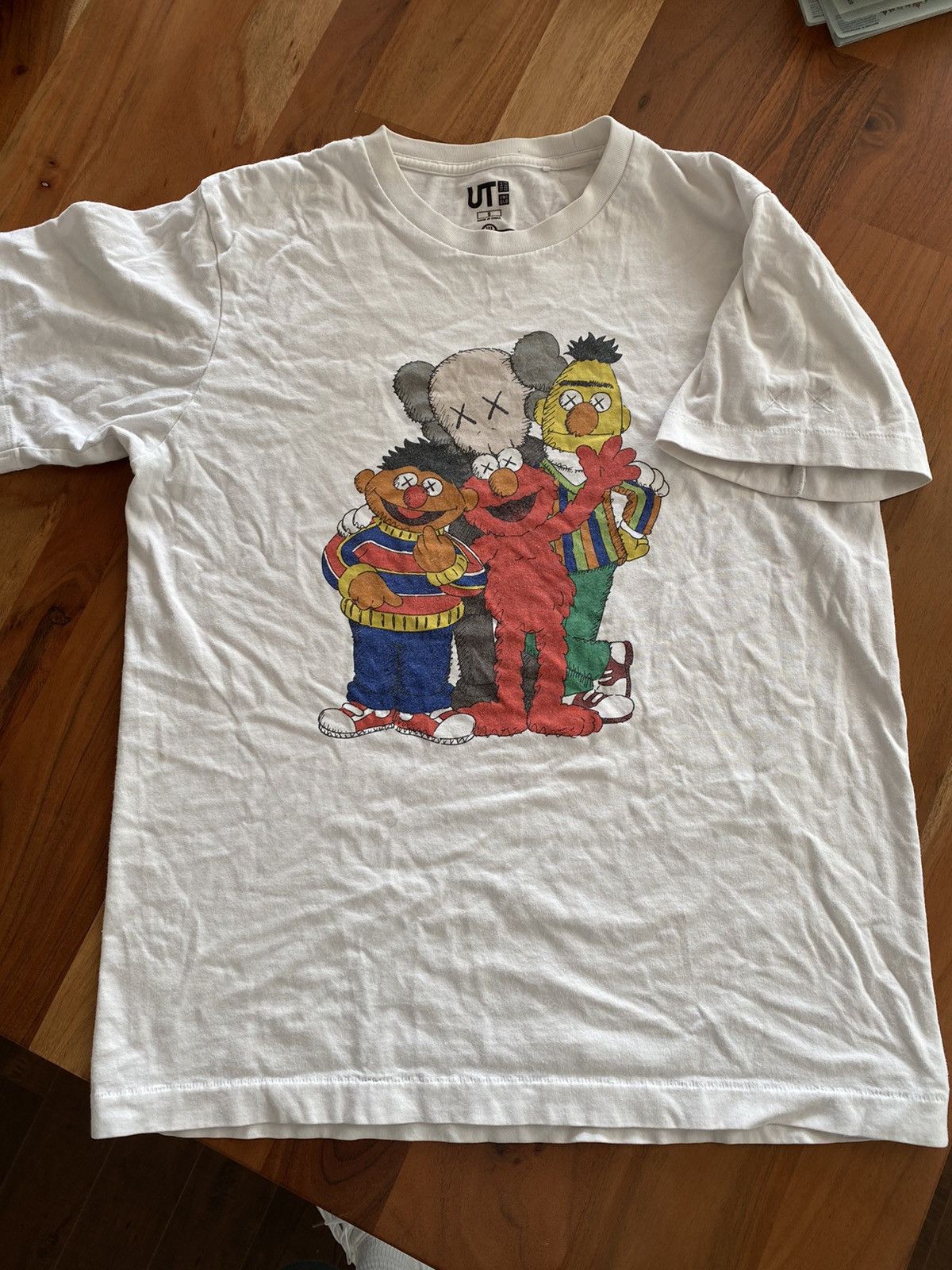 Kaws × Uniqlo Kaws x Sesame Street Tee Size US S / EU 44-46 / 1 - 1 Thumbnail