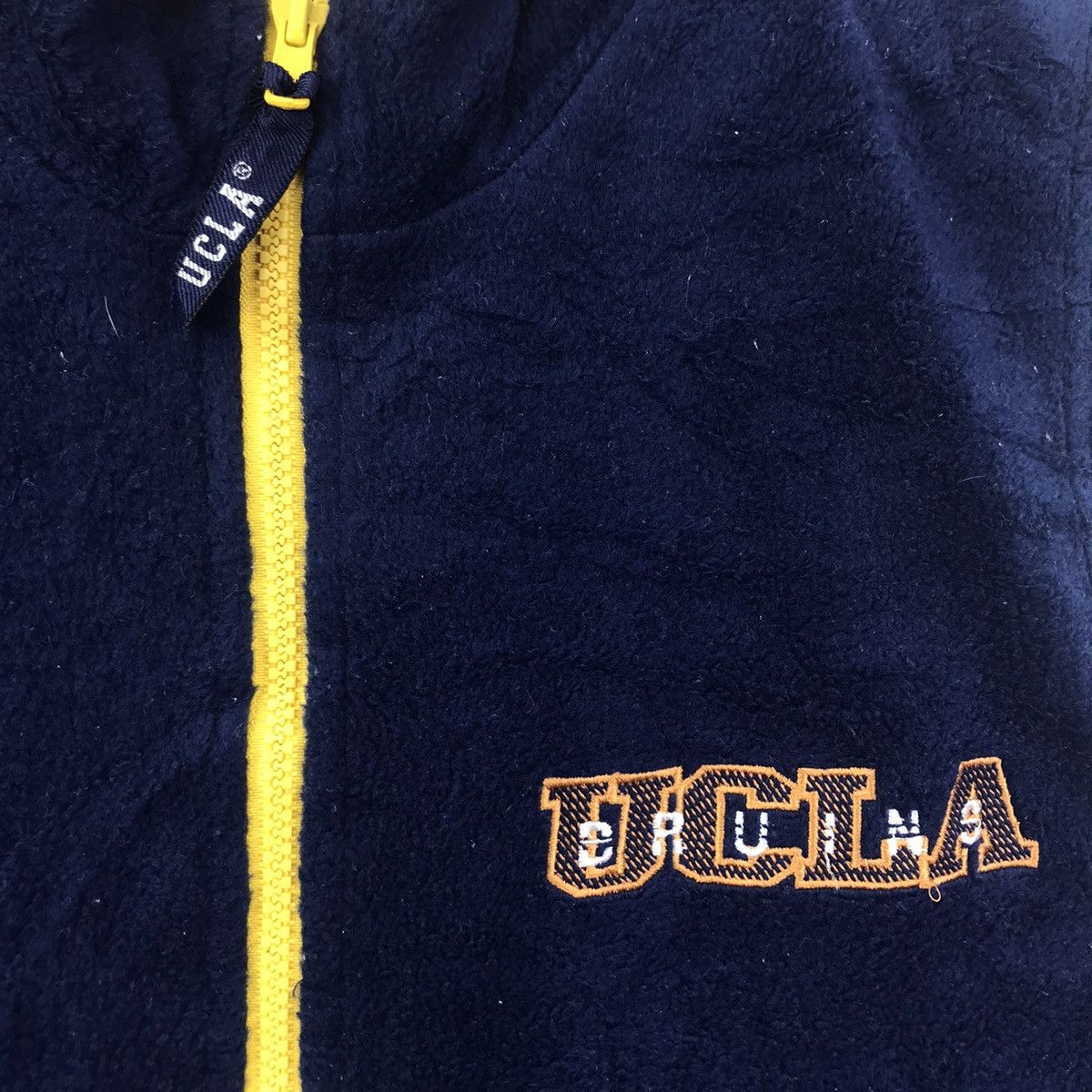 Vintage Vintage 80s UCLA UNIVERSITY Of CALIFORNIA Fleece Blue Vest Size US L / EU 52-54 / 3 - 3 Thumbnail