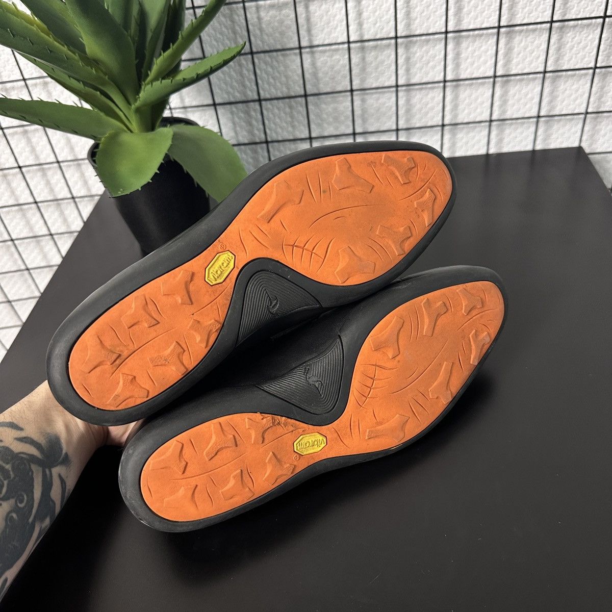 Harrys Of London Harrys of London Vibram Sole Leather Loafers Size US 7 / EU 40 - 6 Thumbnail