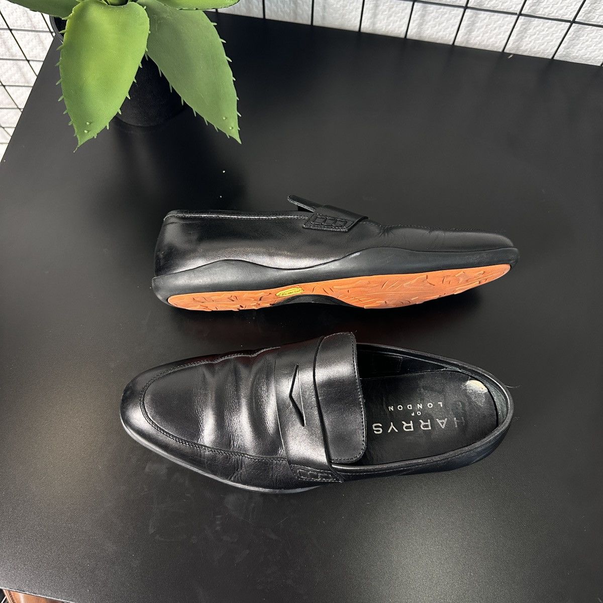 Harrys Of London Harrys of London Vibram Sole Leather Loafers Size US 7 / EU 40 - 8 Thumbnail