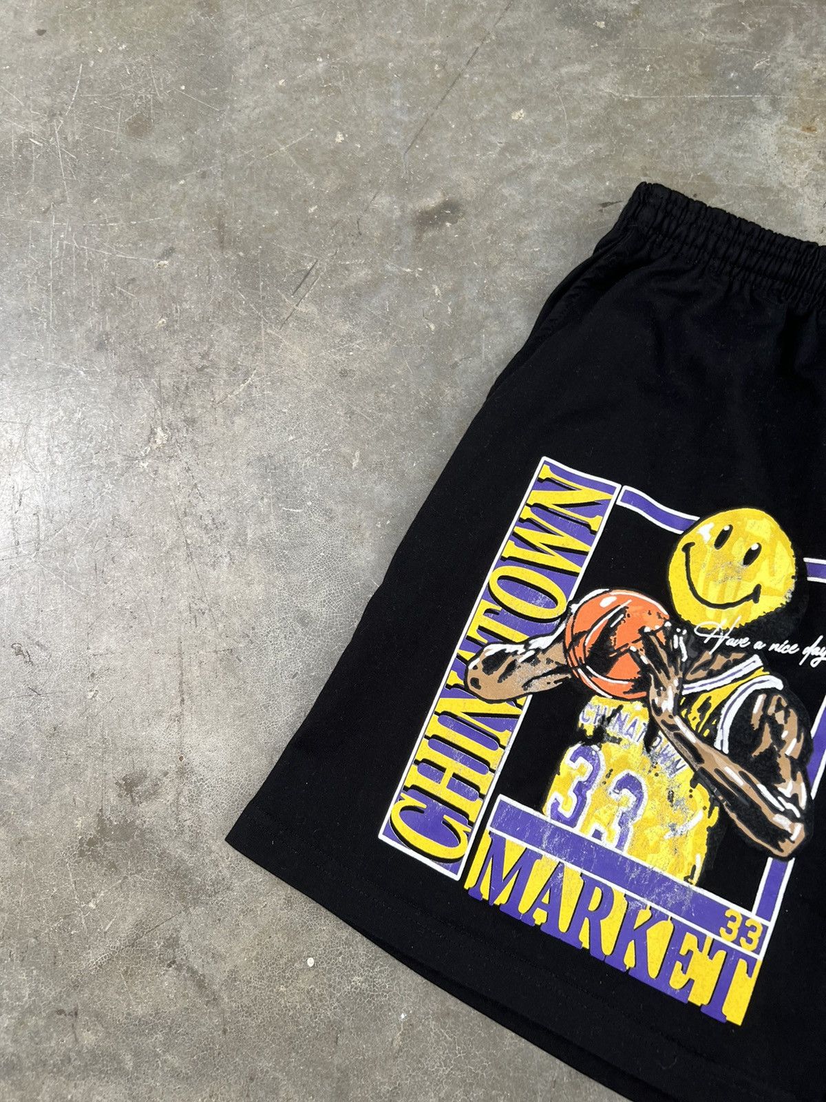Market Chinatown Market Black Smiley Lakers Basketball Shorts Large Size US 34 / EU 50 - 2 Thumbnail
