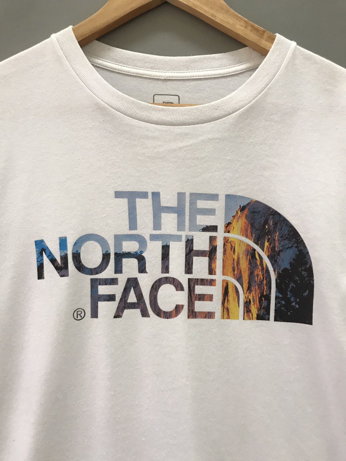 The North Face The North Face Mountain Graphics T-shirts Size US L / EU 52-54 / 3 - 5 Thumbnail