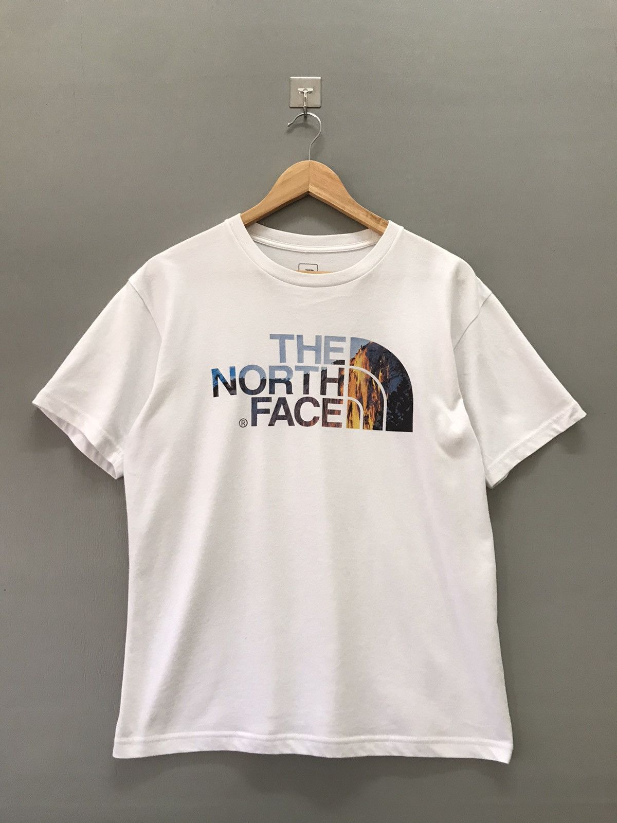 The North Face The North Face Mountain Graphics T-shirts Size US L / EU 52-54 / 3 - 1 Thumbnail