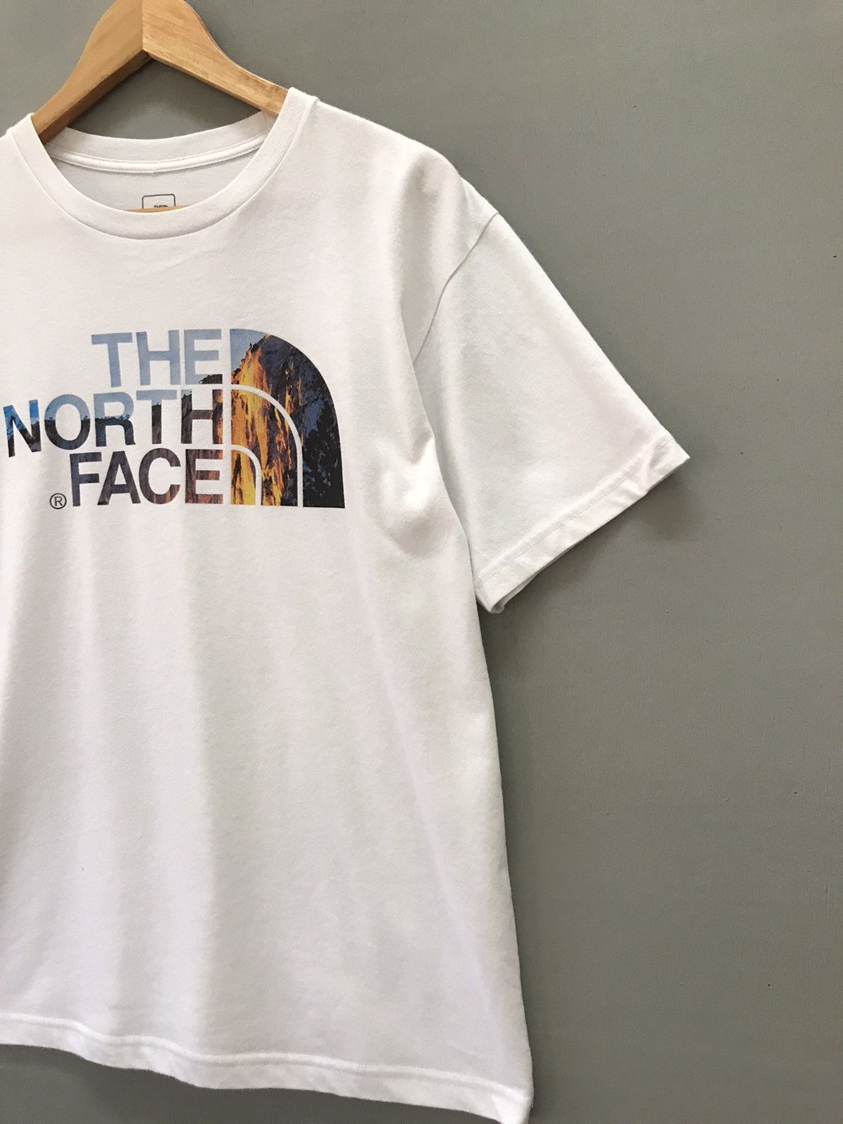 The North Face The North Face Mountain Graphics T-shirts Size US L / EU 52-54 / 3 - 4 Thumbnail