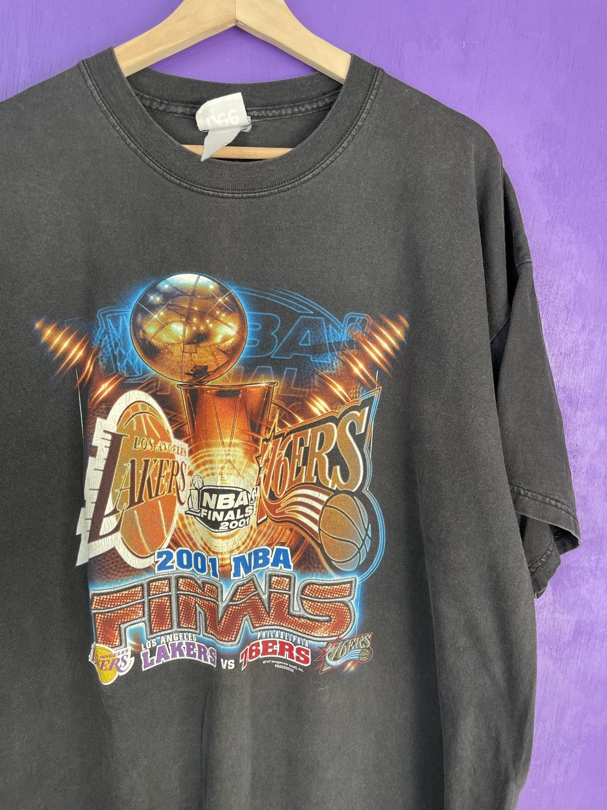 NBA × Vintage Vintage 2001 NBA finals Lakers vs sixers t-shirt Size US XXL / EU 58 / 5 - 3 Thumbnail