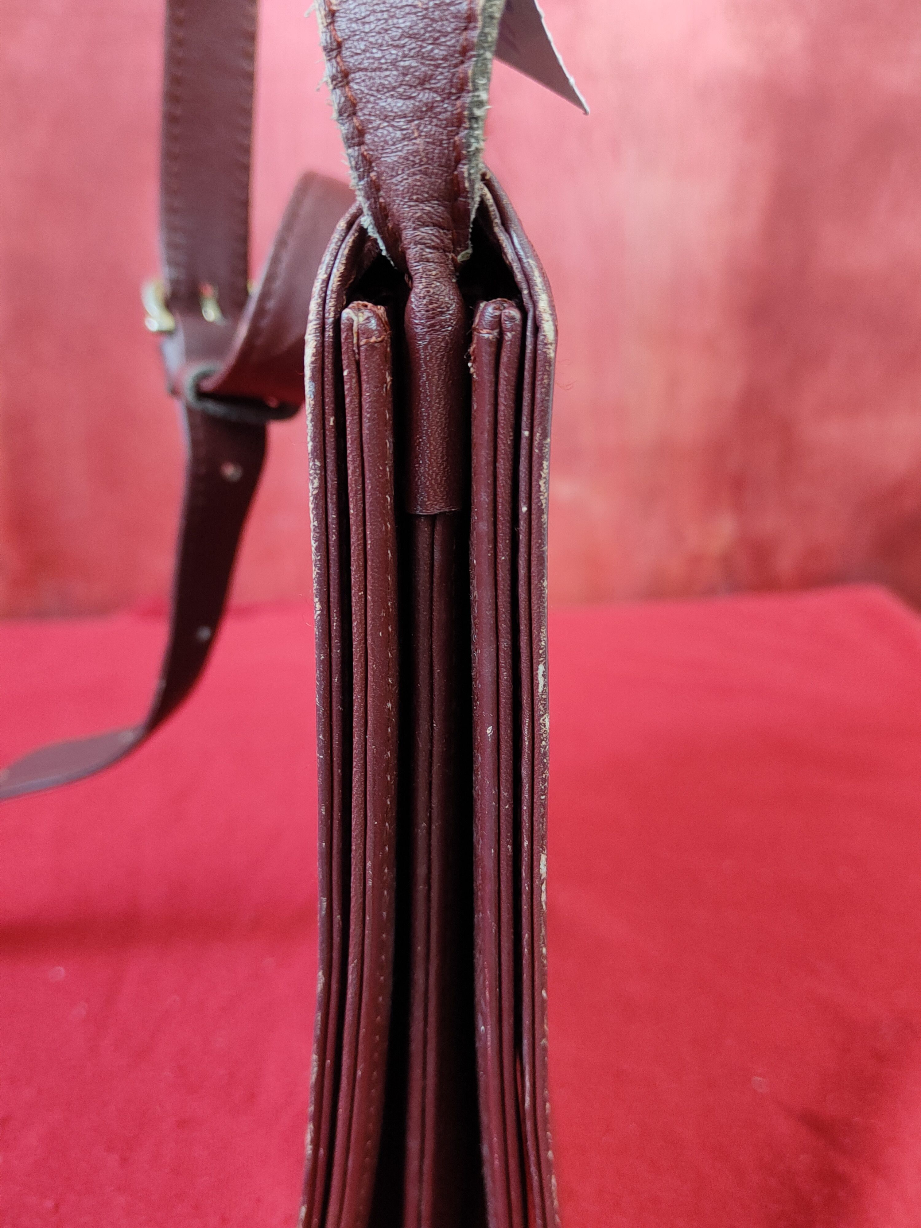 Cartier DL Cartier vintage Maroon Crossbody sling Bag #SB041 Size ONE SIZE - 11 Thumbnail