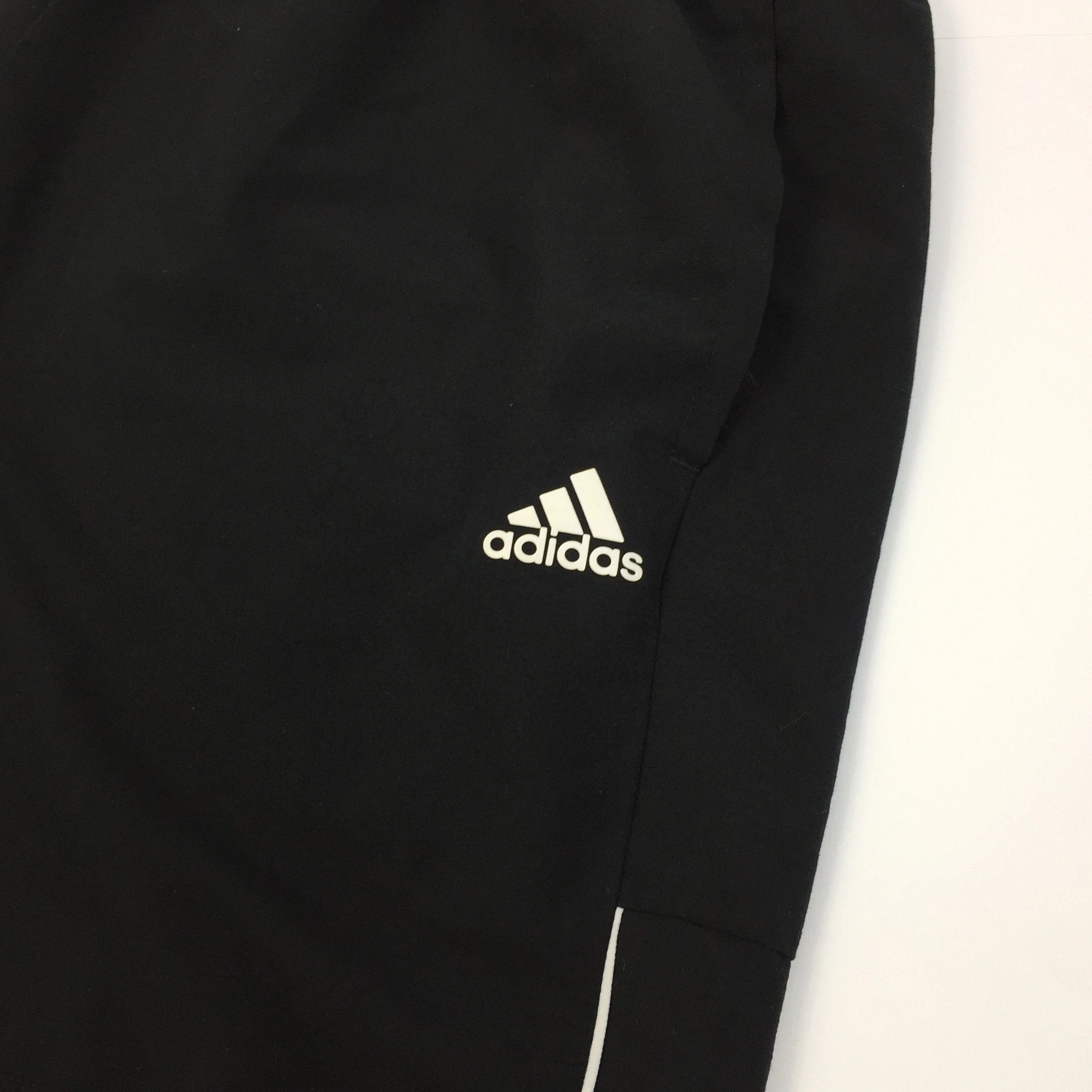 Adidas Adidas Logo shorts Size US 34 / EU 50 - 2 Thumbnail