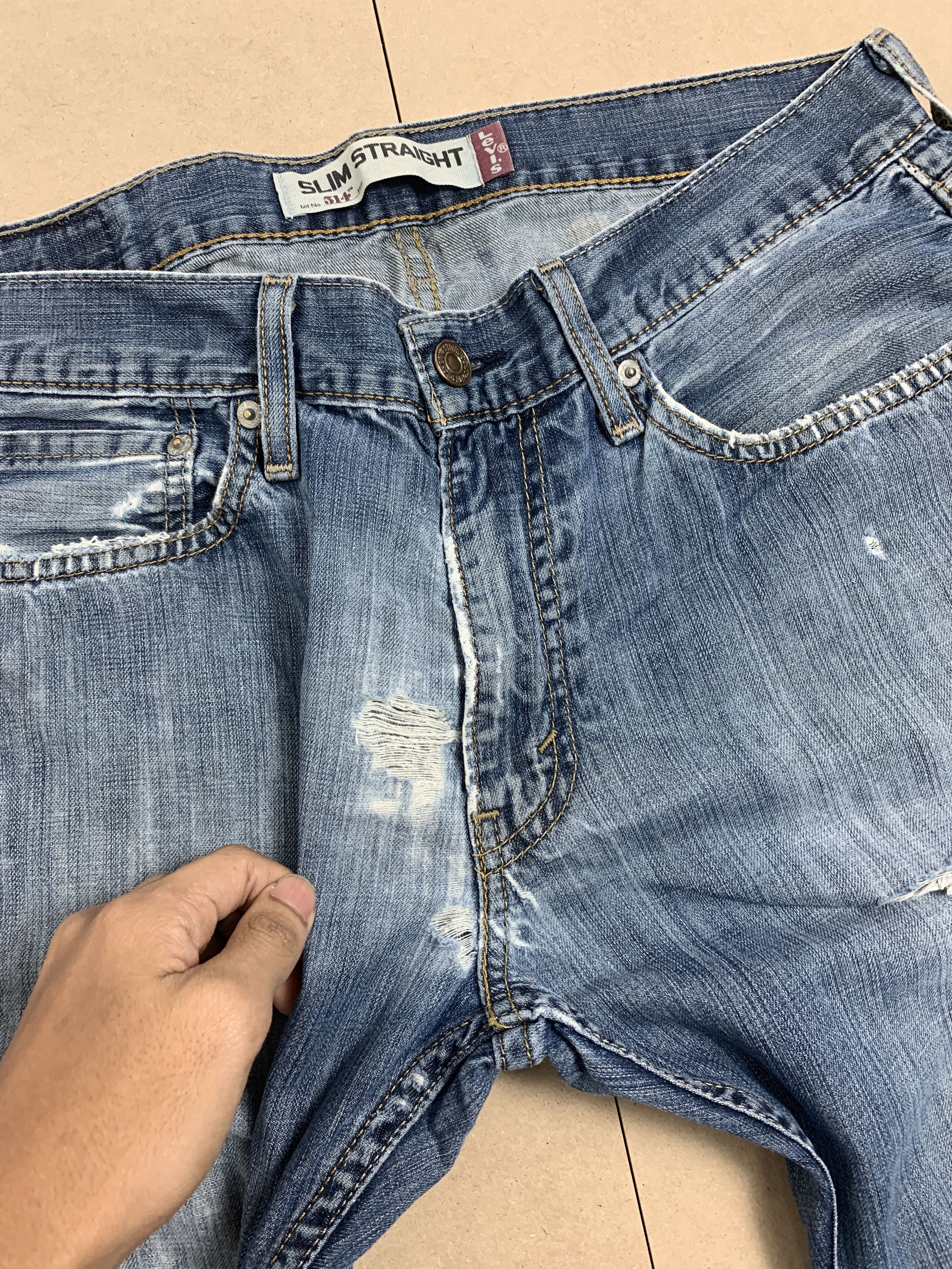 Levi's Vintage LEVI'S 514 Straight Cut Distressed Mid Wash Jeans Size US 32 / EU 48 - 7 Thumbnail
