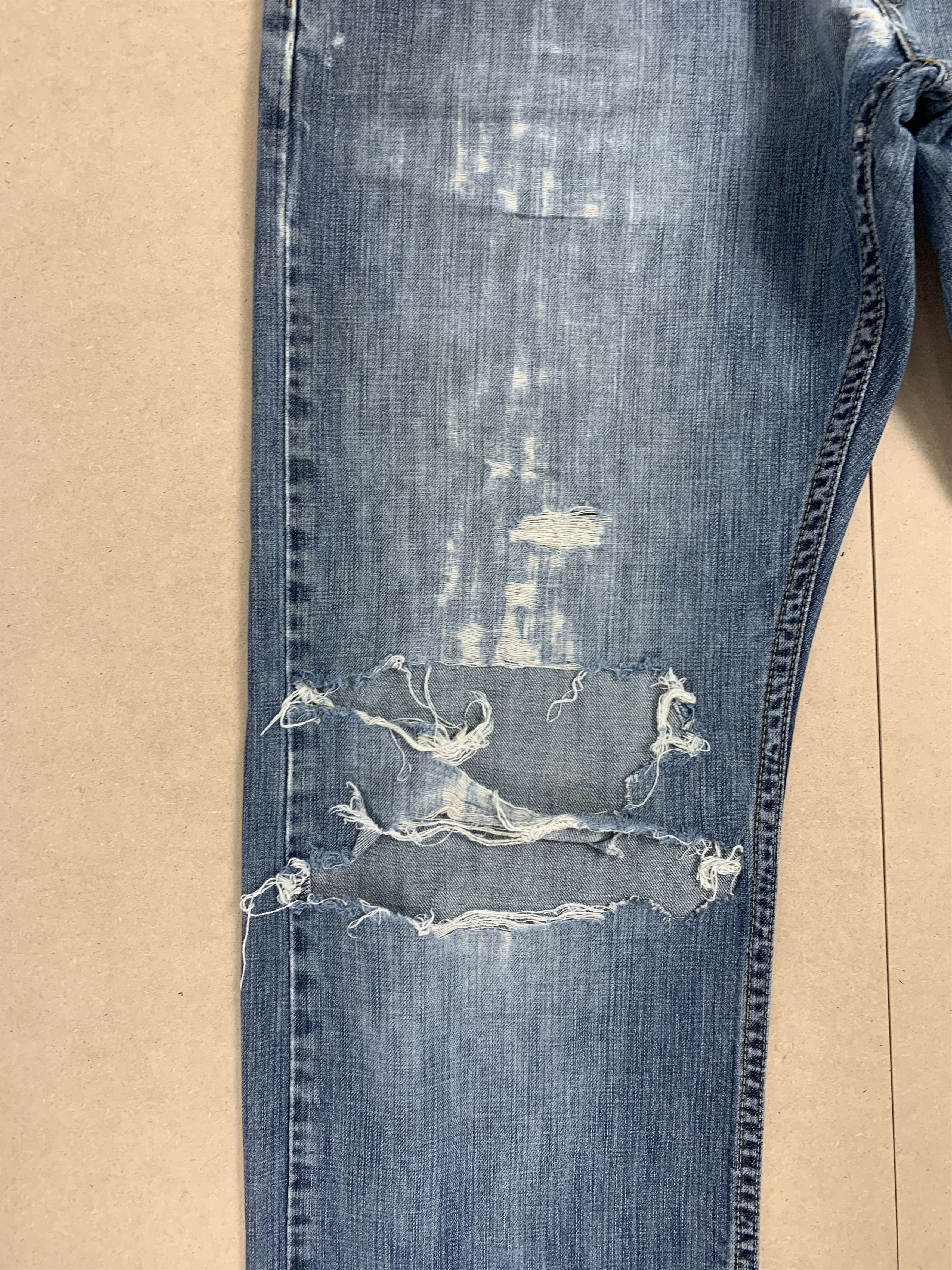 Levi's Vintage LEVI'S 514 Straight Cut Distressed Mid Wash Jeans Size US 32 / EU 48 - 5 Thumbnail