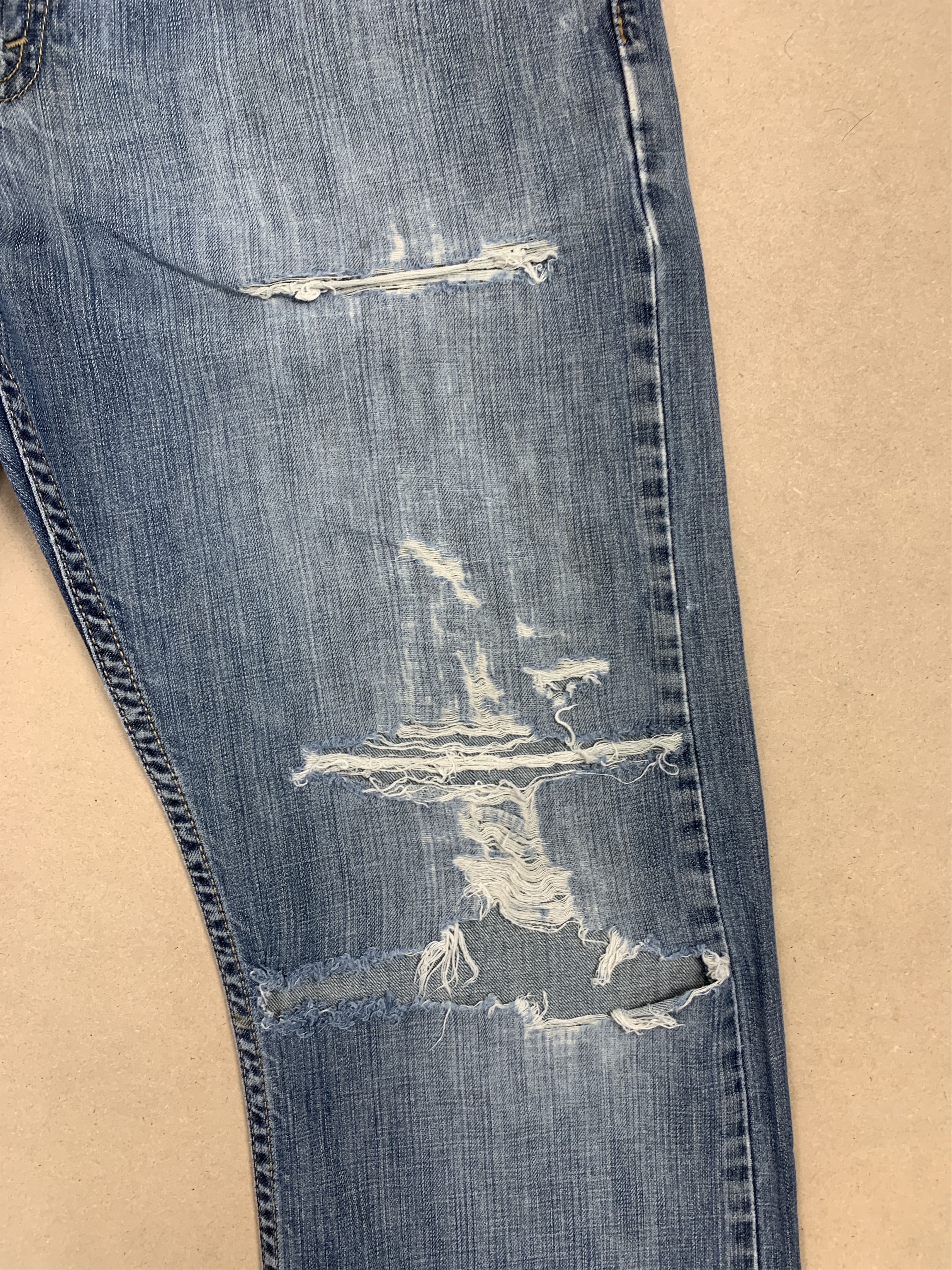 Levi's Vintage LEVI'S 514 Straight Cut Distressed Mid Wash Jeans Size US 32 / EU 48 - 4 Thumbnail