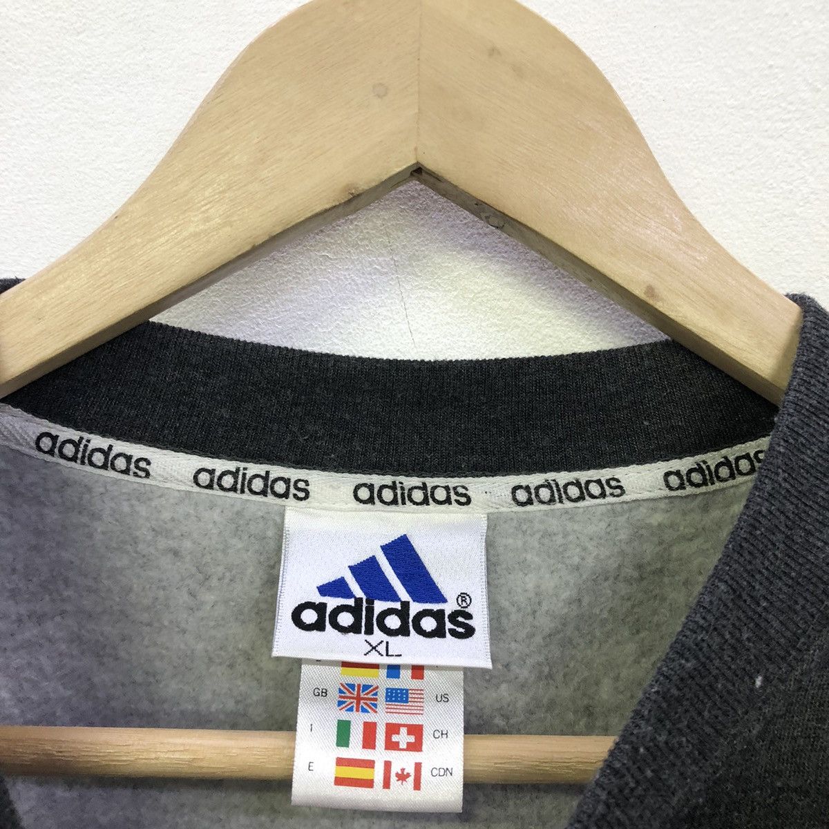 Adidas Vintage Adidas Small Logo Basic Sweatshirt Size US XL / EU 56 / 4 - 9 Thumbnail