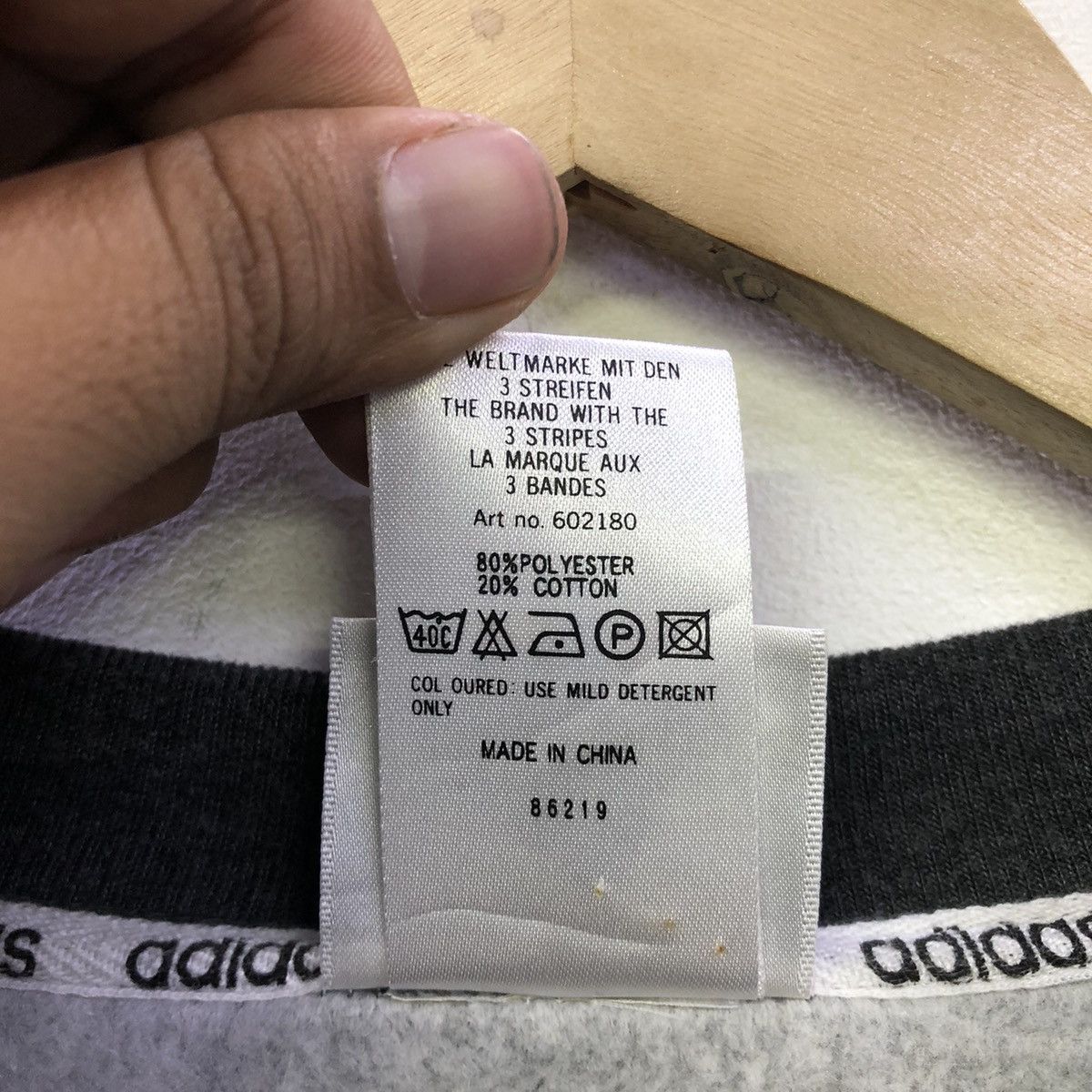 Adidas Vintage Adidas Small Logo Basic Sweatshirt Size US XL / EU 56 / 4 - 10 Thumbnail