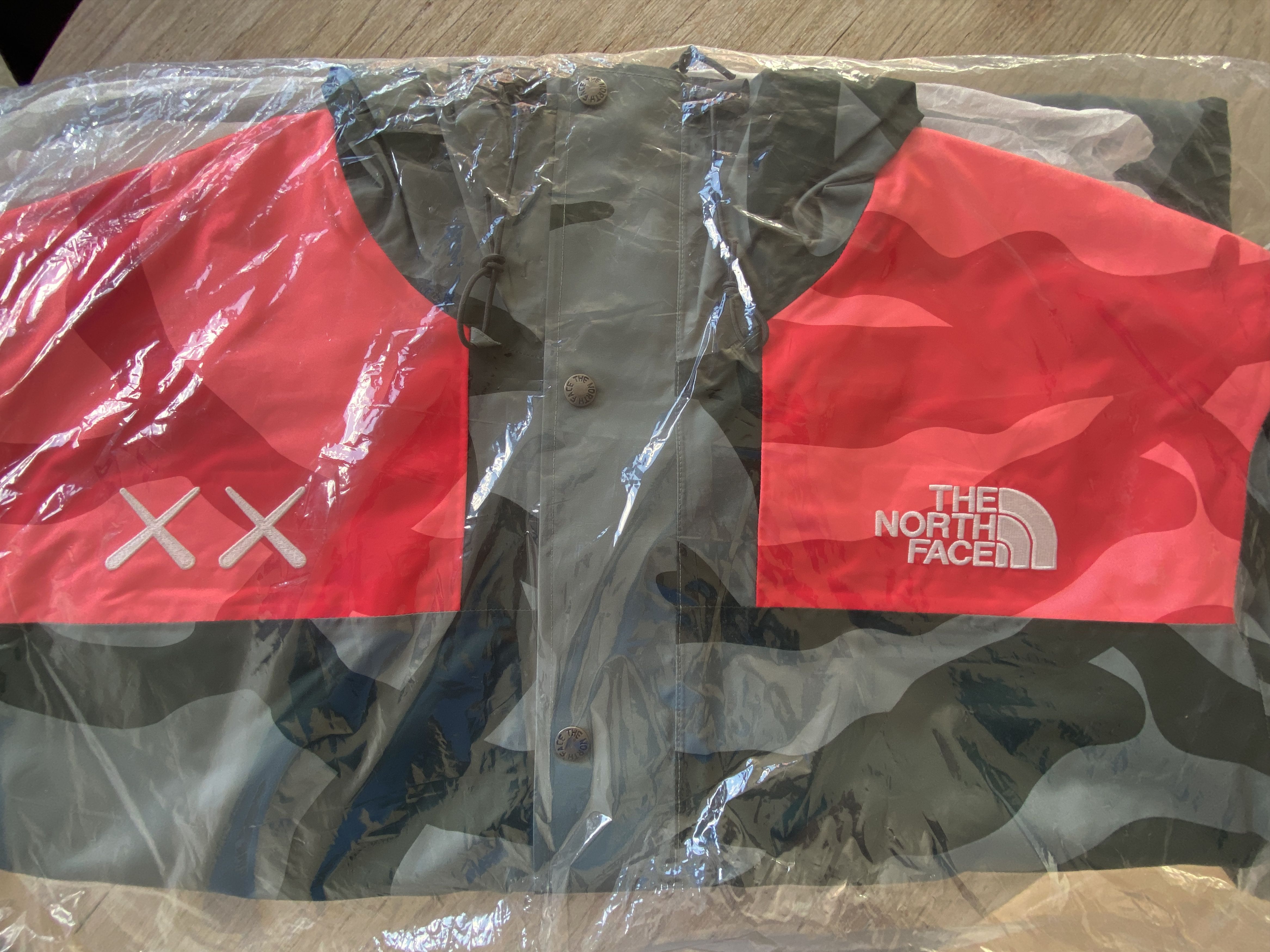 Kaws × The North Face KAWS x the north face 1986 mountain jacket L balsam green Size US L / EU 52-54 / 3 - 3 Thumbnail