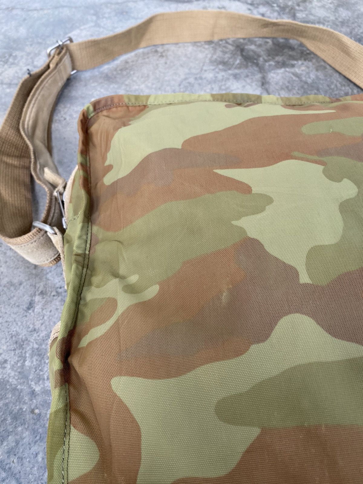 Gap Vintage Gap Duck Camo Crossbody Bag Size ONE SIZE - 11 Thumbnail