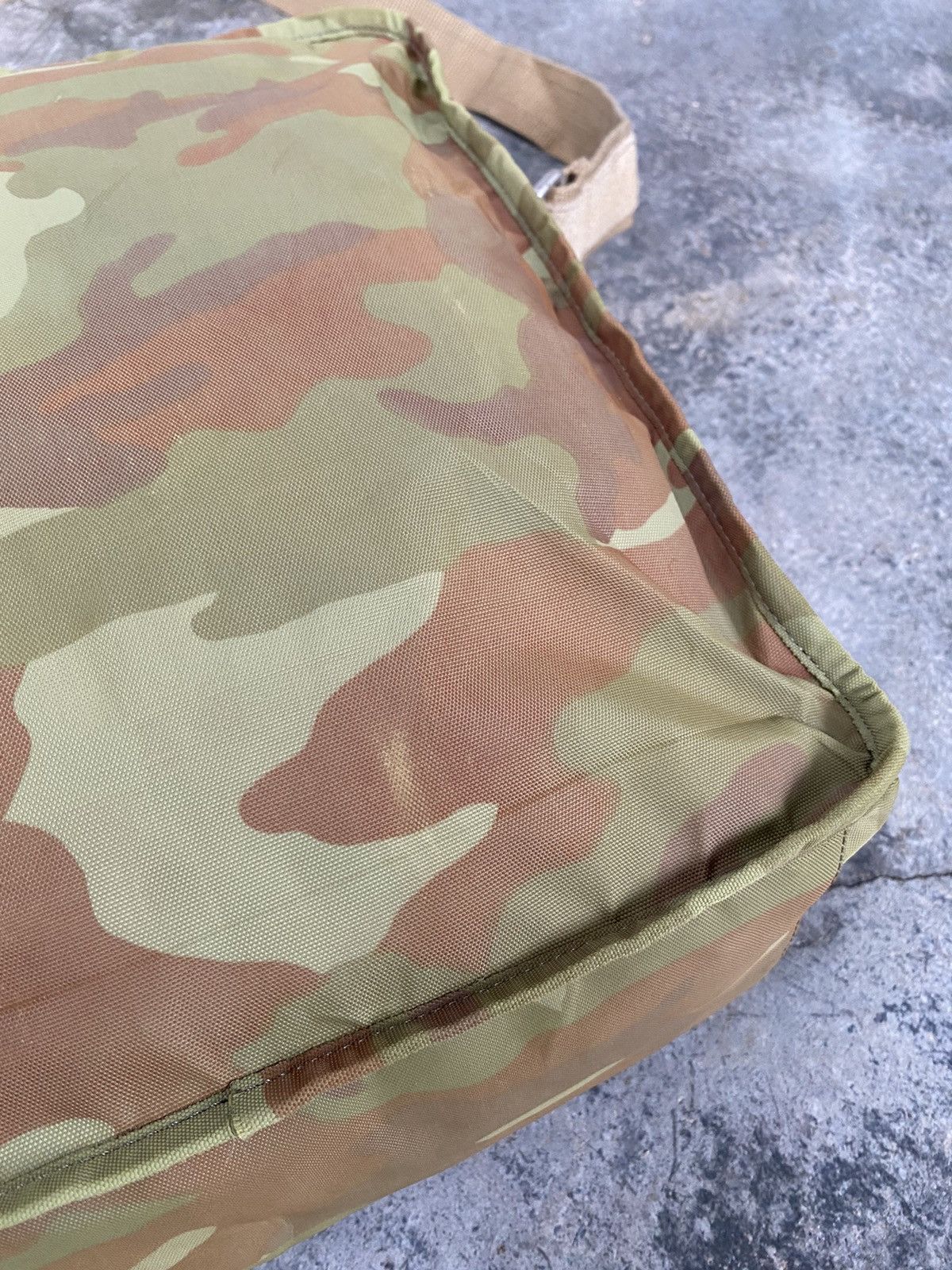 Gap Vintage Gap Duck Camo Crossbody Bag Size ONE SIZE - 13 Thumbnail