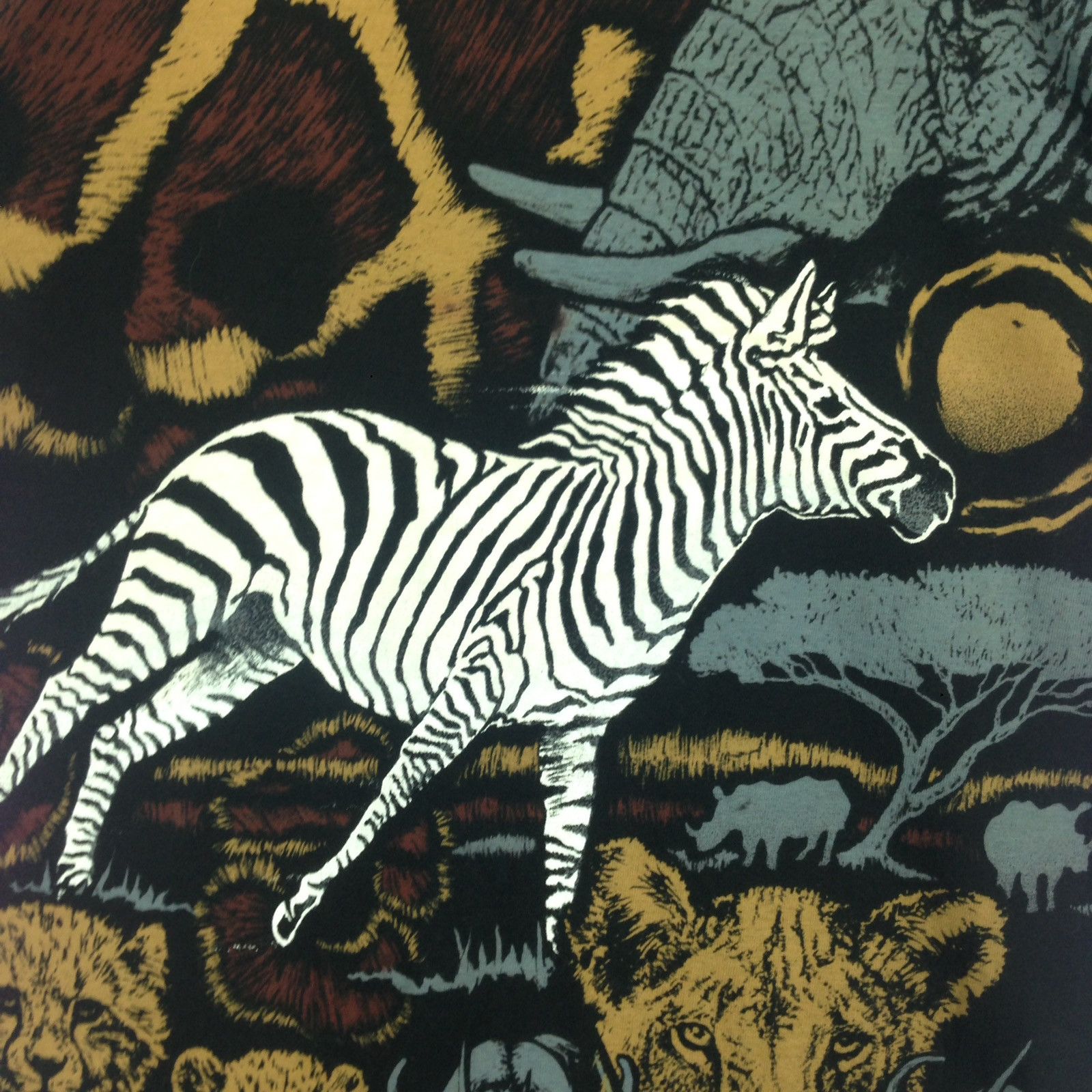 Vintage Vintage Alloverprint Style Animal Safari 90s T-shirt Size US M / EU 48-50 / 2 - 3 Thumbnail