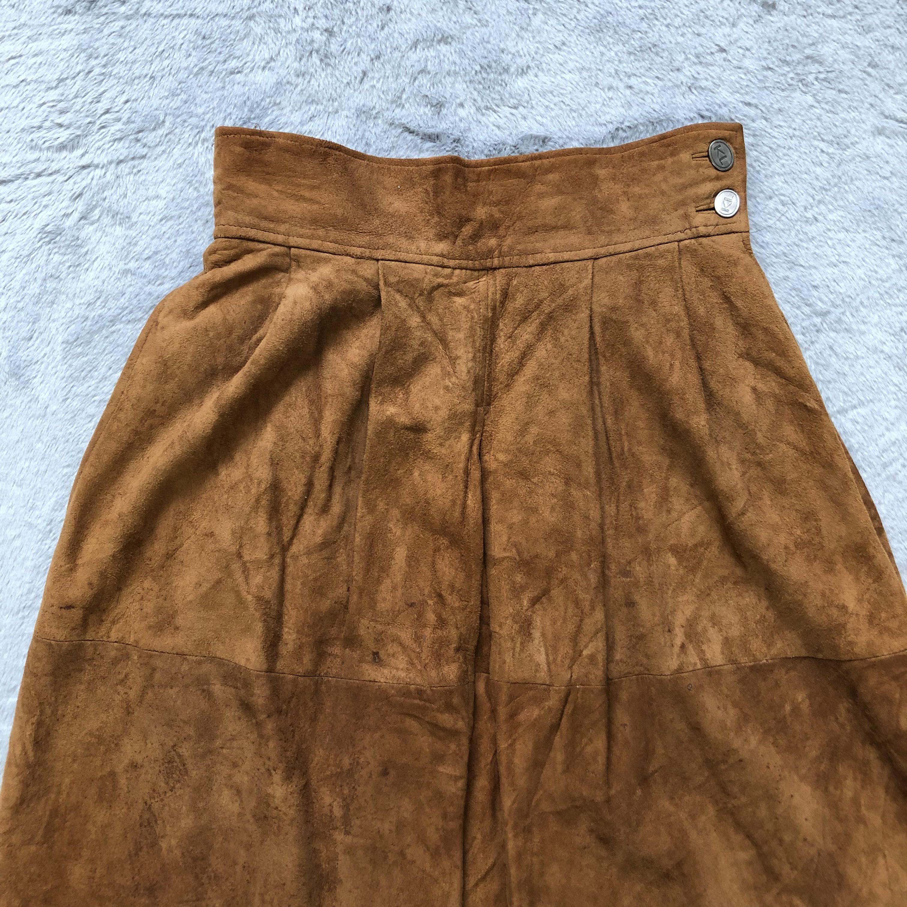 Karl Lagerfeld RARE🔥 KARL LEGERFELD SUEDE LEATHER SKIRTS #6741-84 Size 24" / US 00 / IT 34 - 2 Thumbnail
