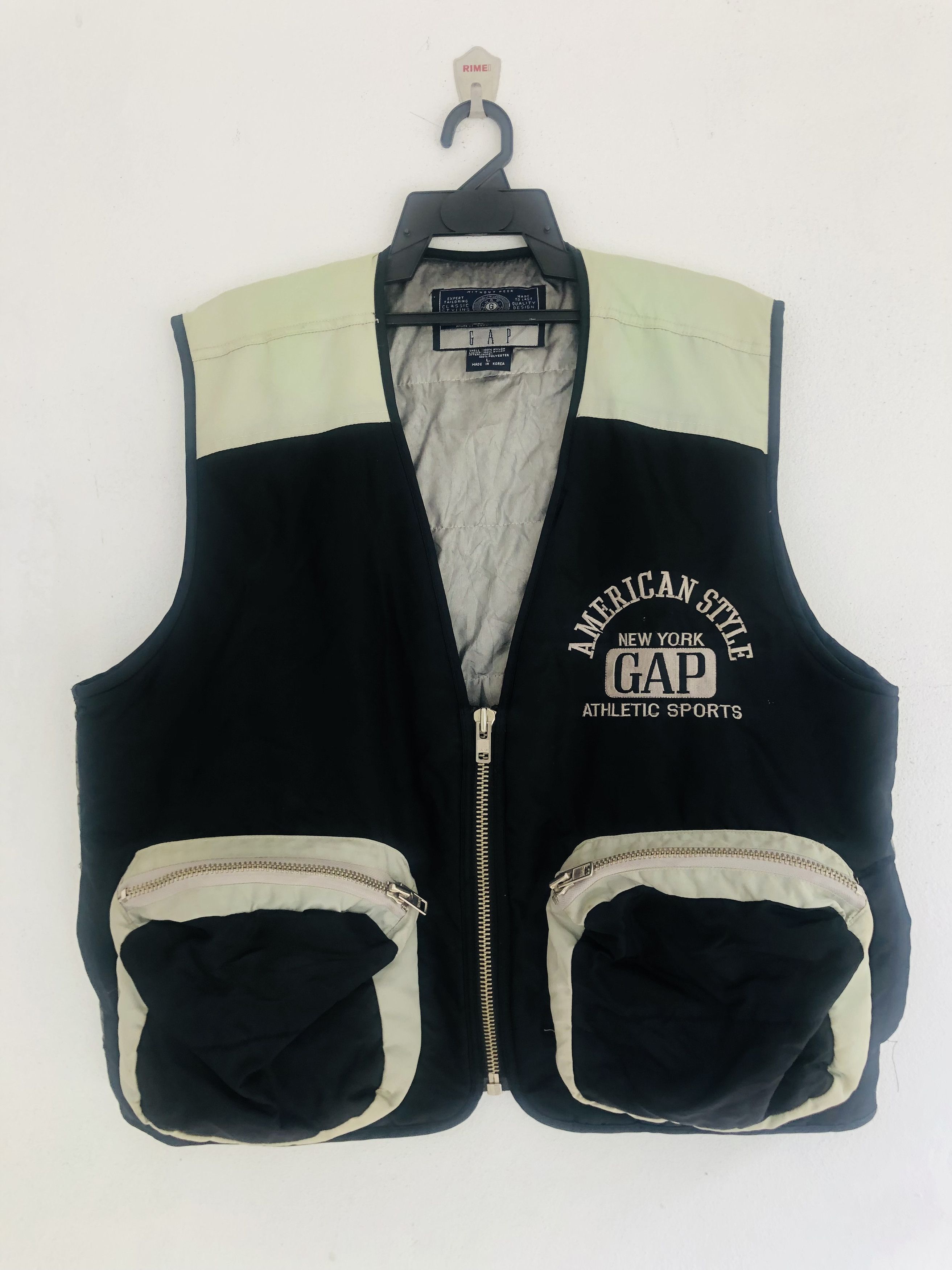 image of Vintage Gap Streetwear Japanese Designed Fashion Style Vest, Men's (Size Large)