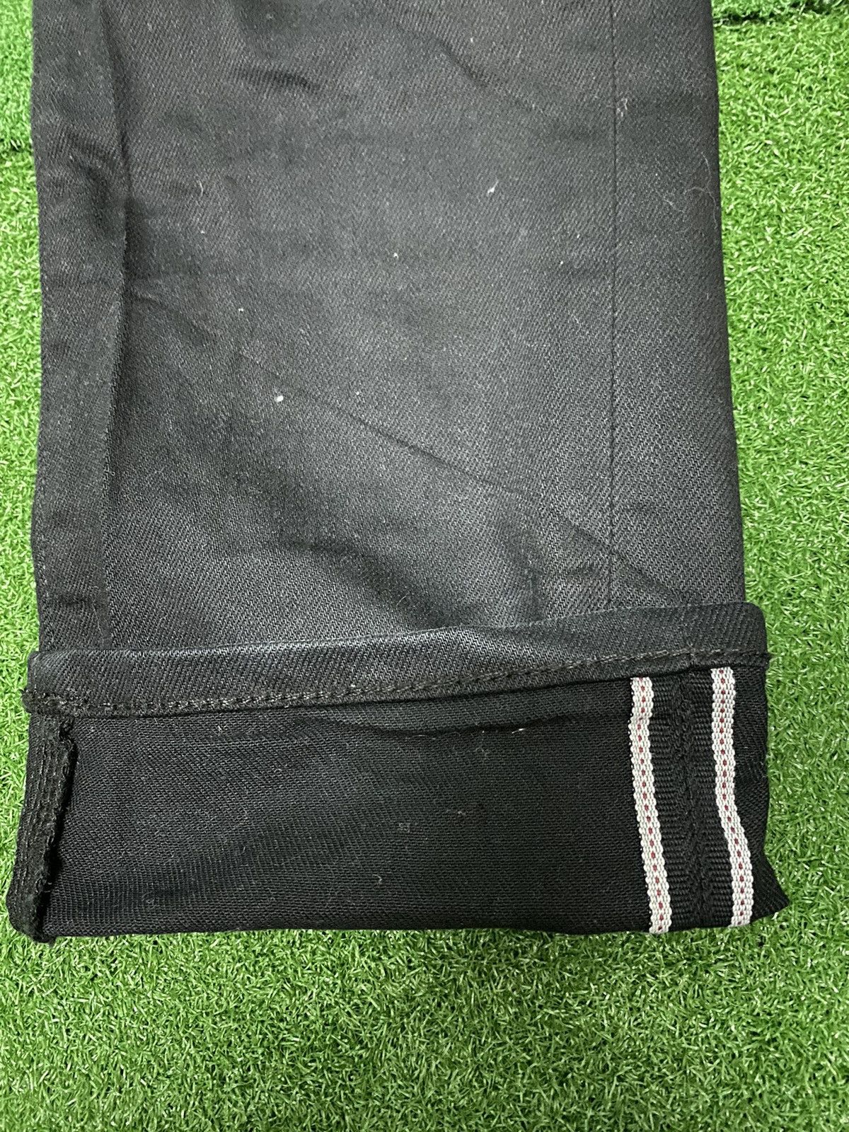 Japanese Brand UNIQLO SUPER BLACK SELVAGE DENIM SIZE 32 Size US 32 / EU 48 - 5 Thumbnail