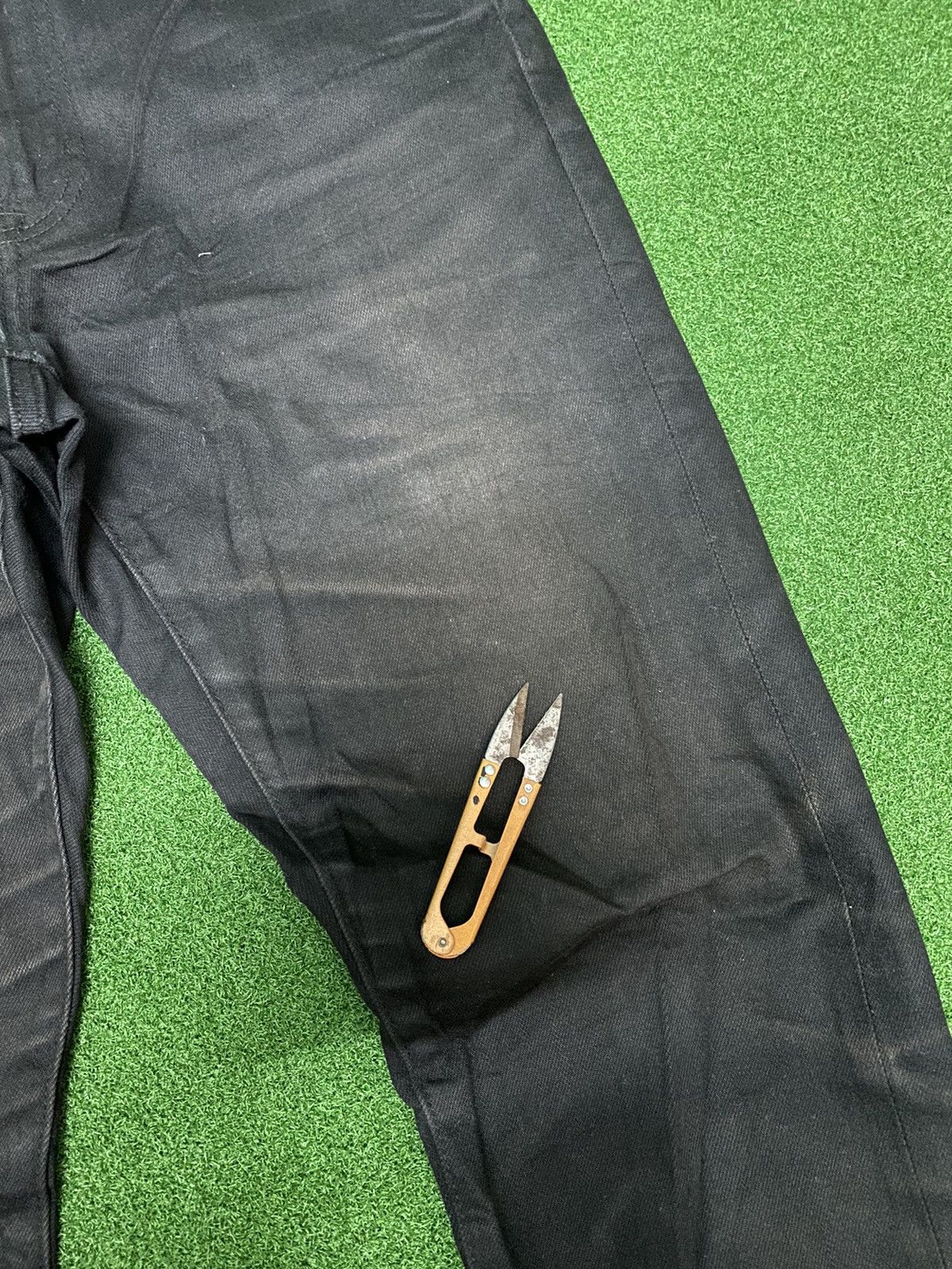 Japanese Brand UNIQLO SUPER BLACK SELVAGE DENIM SIZE 32 Size US 32 / EU 48 - 4 Thumbnail