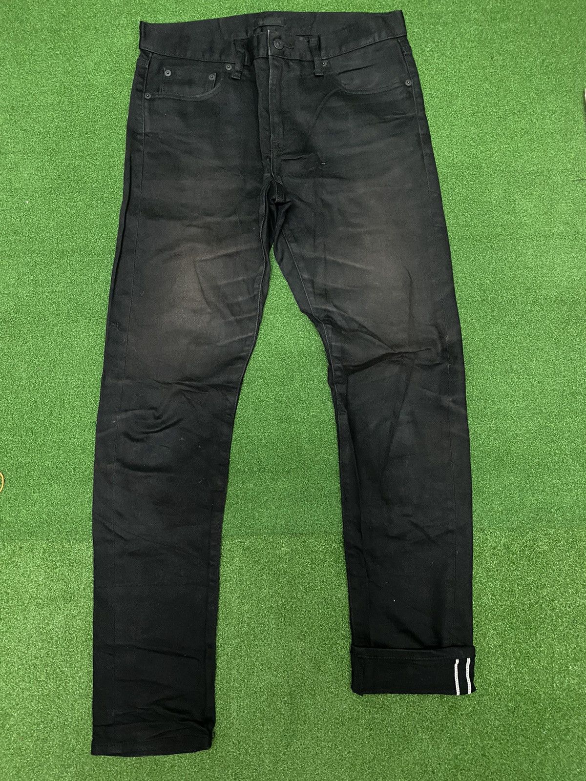 Japanese Brand UNIQLO SUPER BLACK SELVAGE DENIM SIZE 32 Size US 32 / EU 48 - 1 Thumbnail