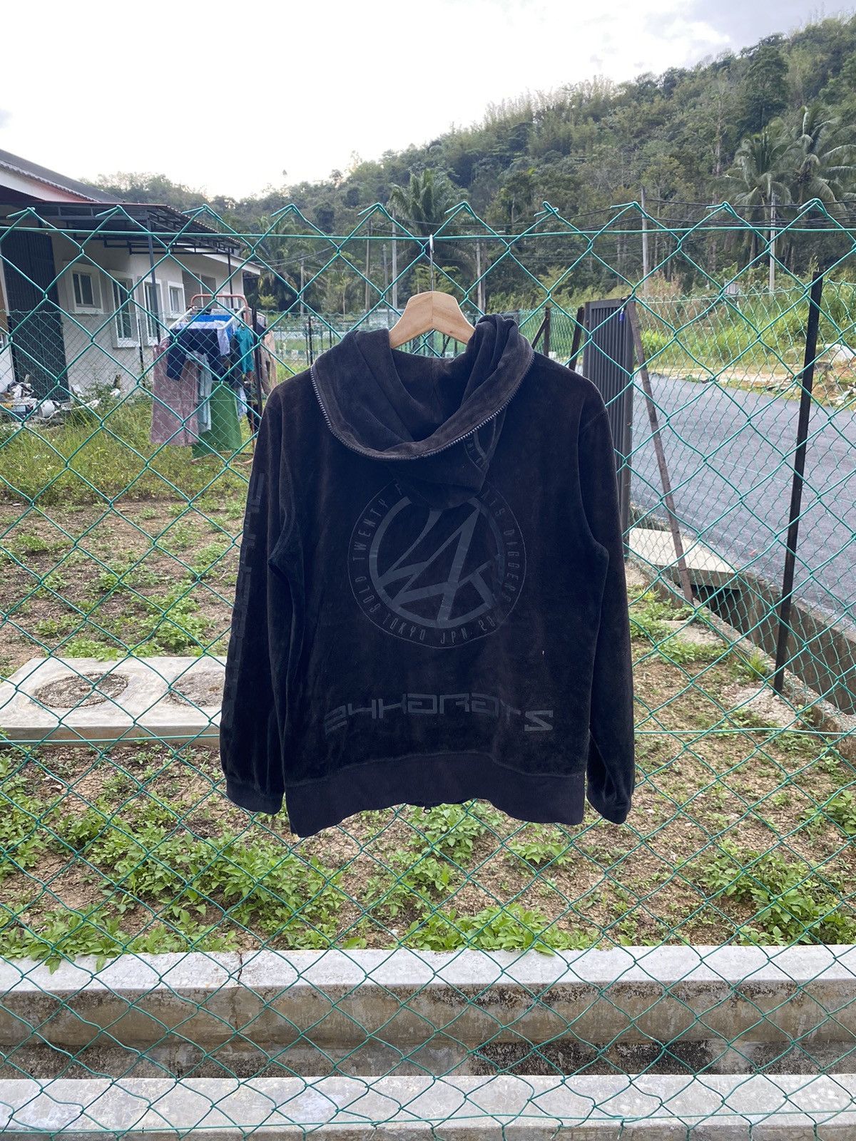Japanese Brand 24 Karat Spellout Fullzipper Velvet Hoodies Size US M / EU 48-50 / 2 - 2 Thumbnail
