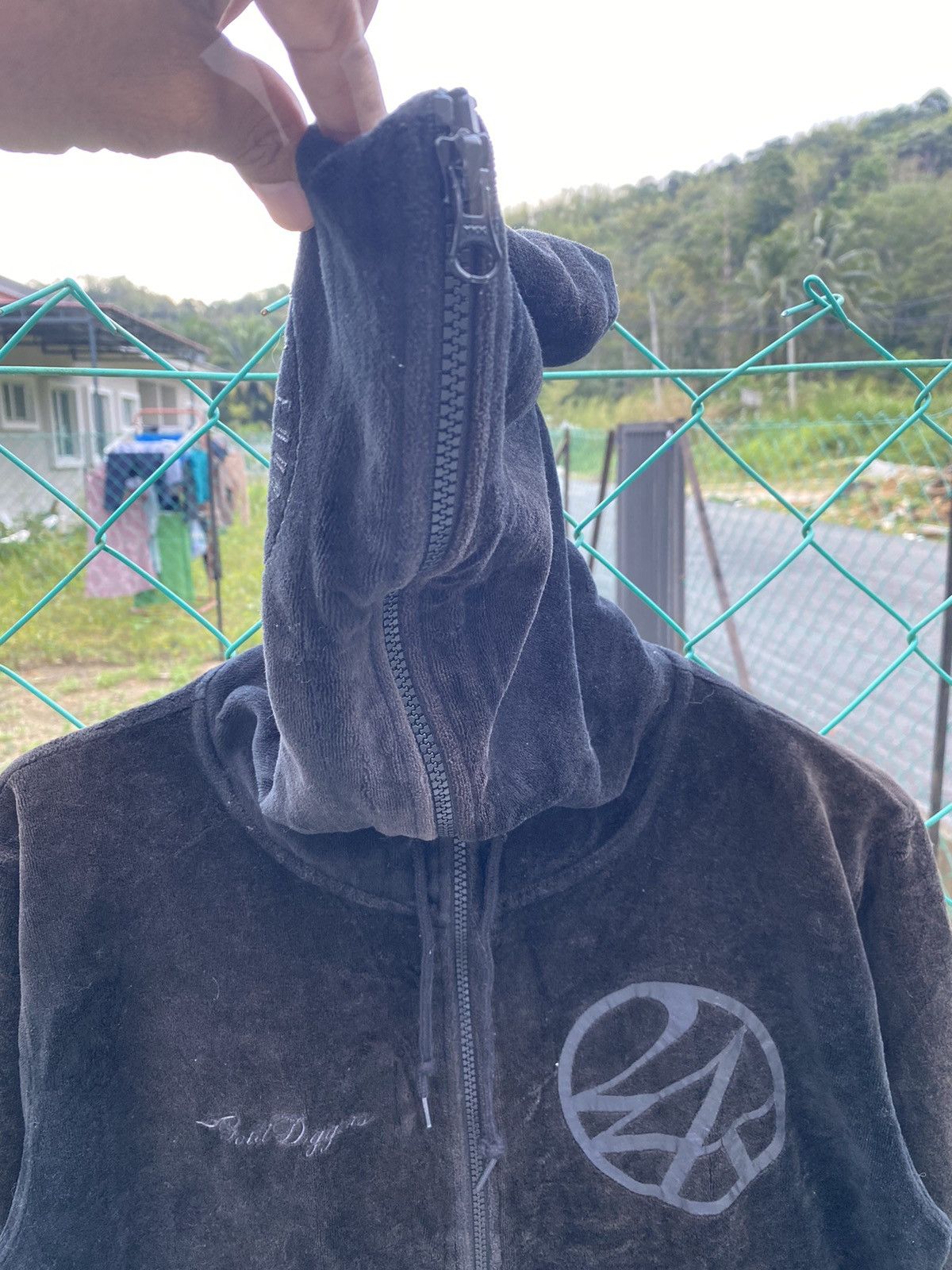 Japanese Brand 24 Karat Spellout Fullzipper Velvet Hoodies Size US M / EU 48-50 / 2 - 4 Thumbnail