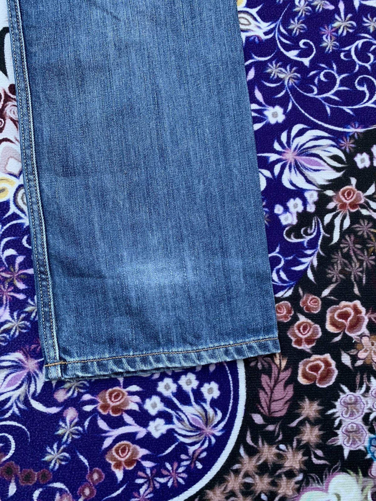 Tommy Hilfiger Tommy Hilfiger Distressed Denim Size US 35 - 13 Thumbnail