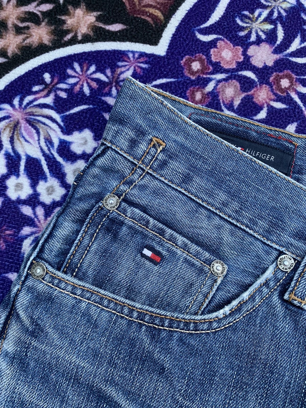 Tommy Hilfiger Tommy Hilfiger Distressed Denim Size US 35 - 5 Thumbnail