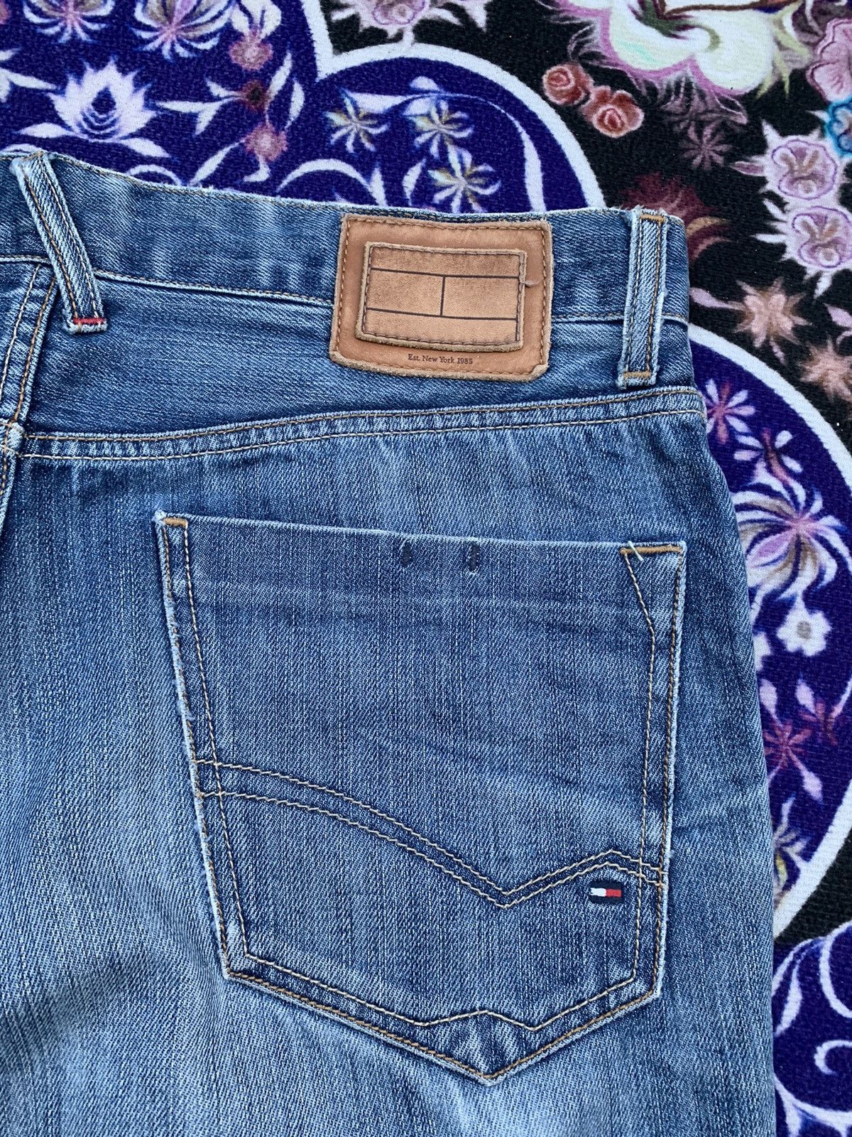 Tommy Hilfiger Tommy Hilfiger Distressed Denim Size US 35 - 15 Thumbnail