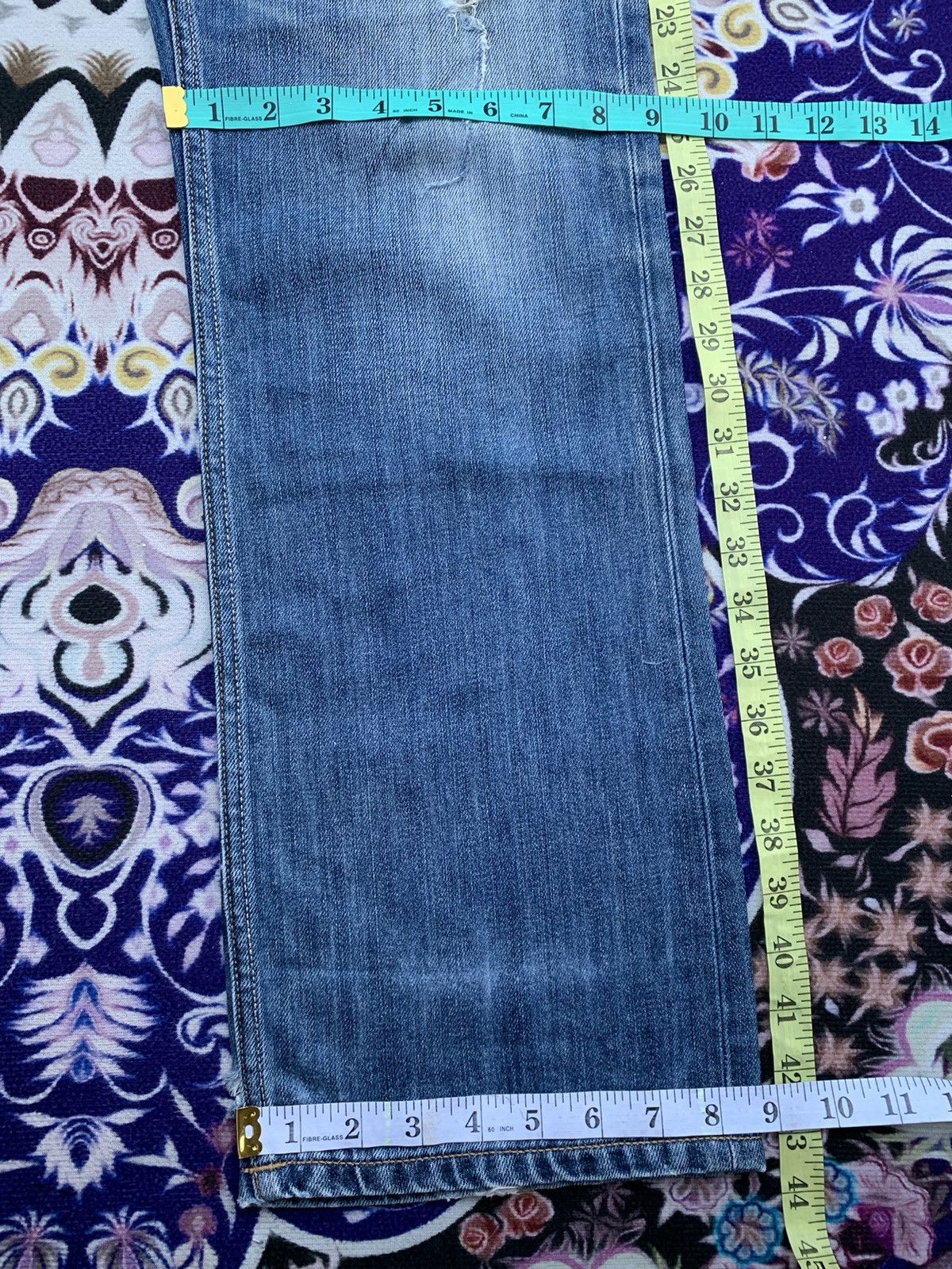Tommy Hilfiger Tommy Hilfiger Distressed Denim Size US 35 - 19 Thumbnail