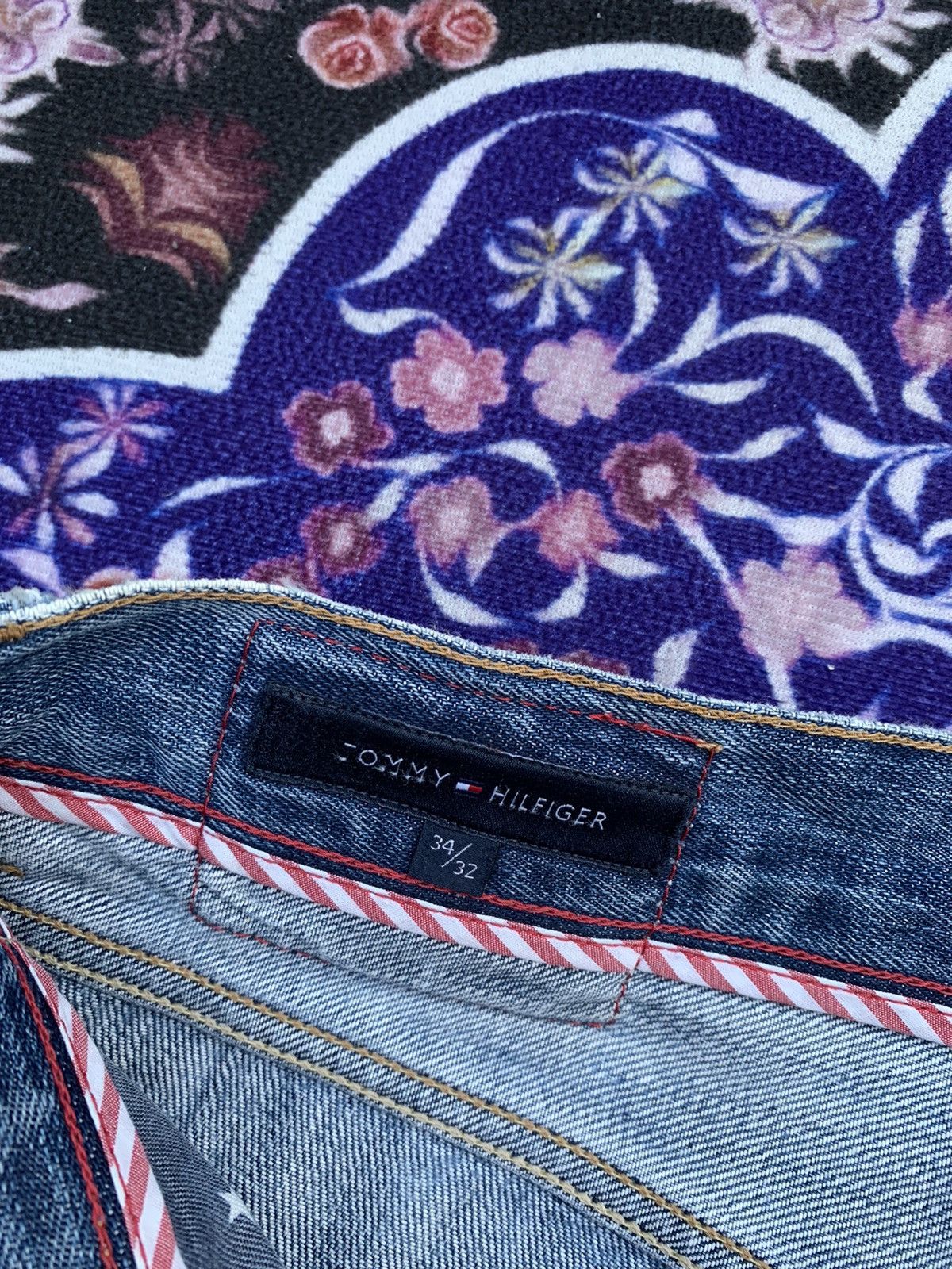 Tommy Hilfiger Tommy Hilfiger Distressed Denim Size US 35 - 7 Thumbnail