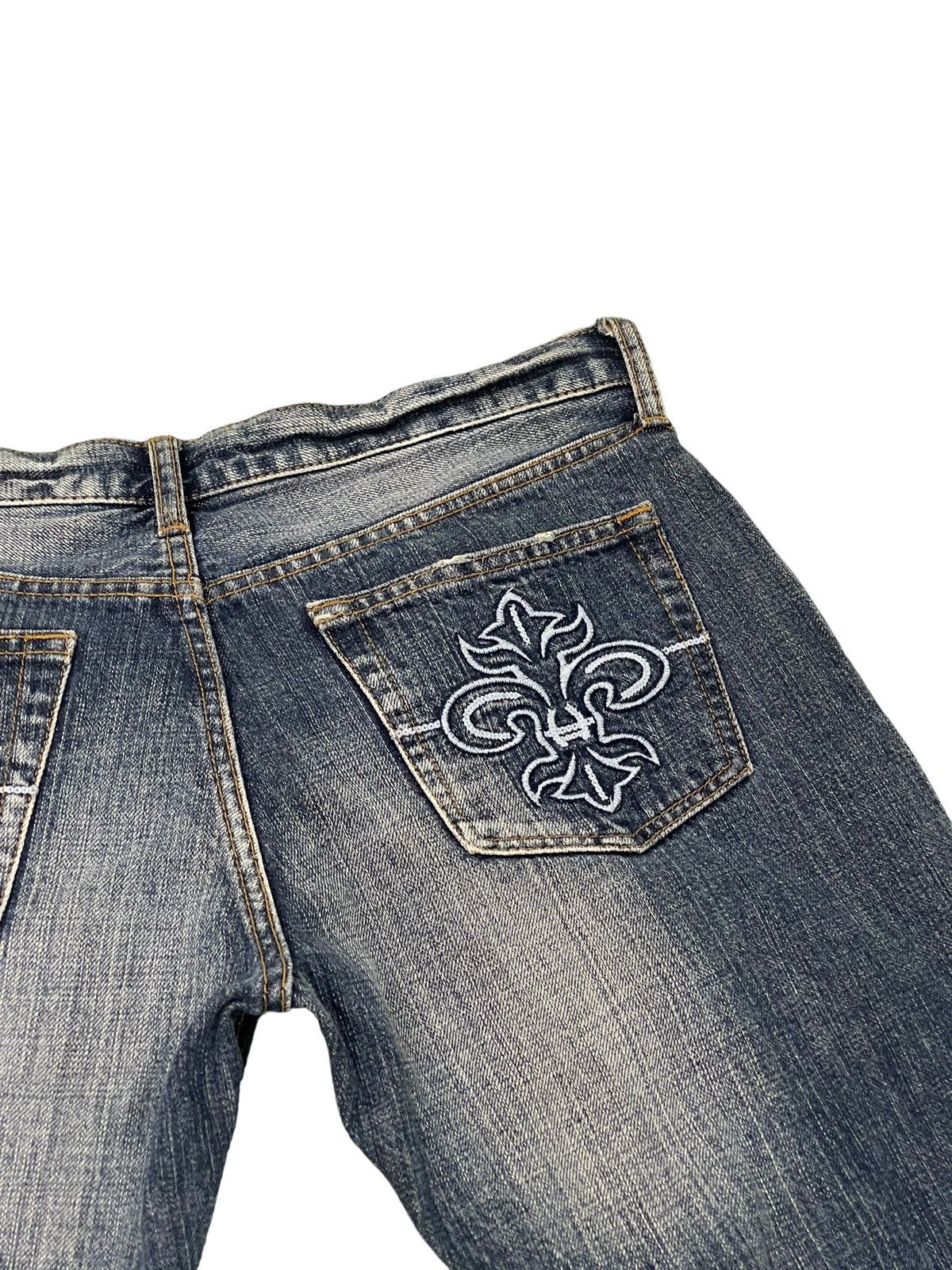 Japanese Brand Flare Jeans Coat of Arms Distress Denim Low Rise 2🟦3 Size US 31 - 20 Thumbnail