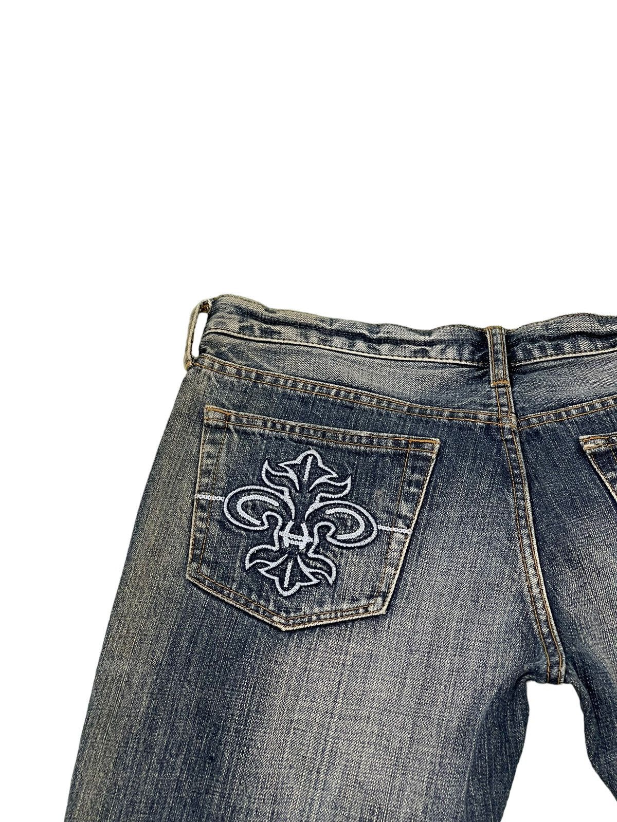 Japanese Brand Flare Jeans Coat of Arms Distress Denim Low Rise 2🟦3 Size US 31 - 19 Thumbnail