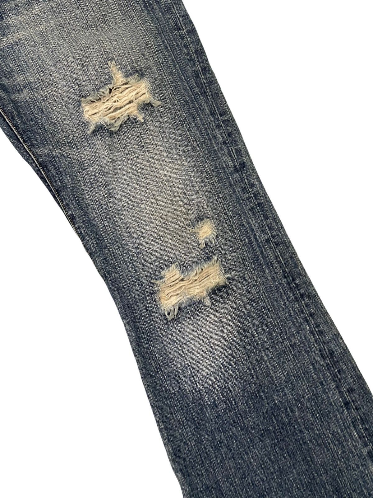 Japanese Brand Flare Jeans Coat of Arms Distress Denim Low Rise 2🟦3 Size US 31 - 7 Thumbnail