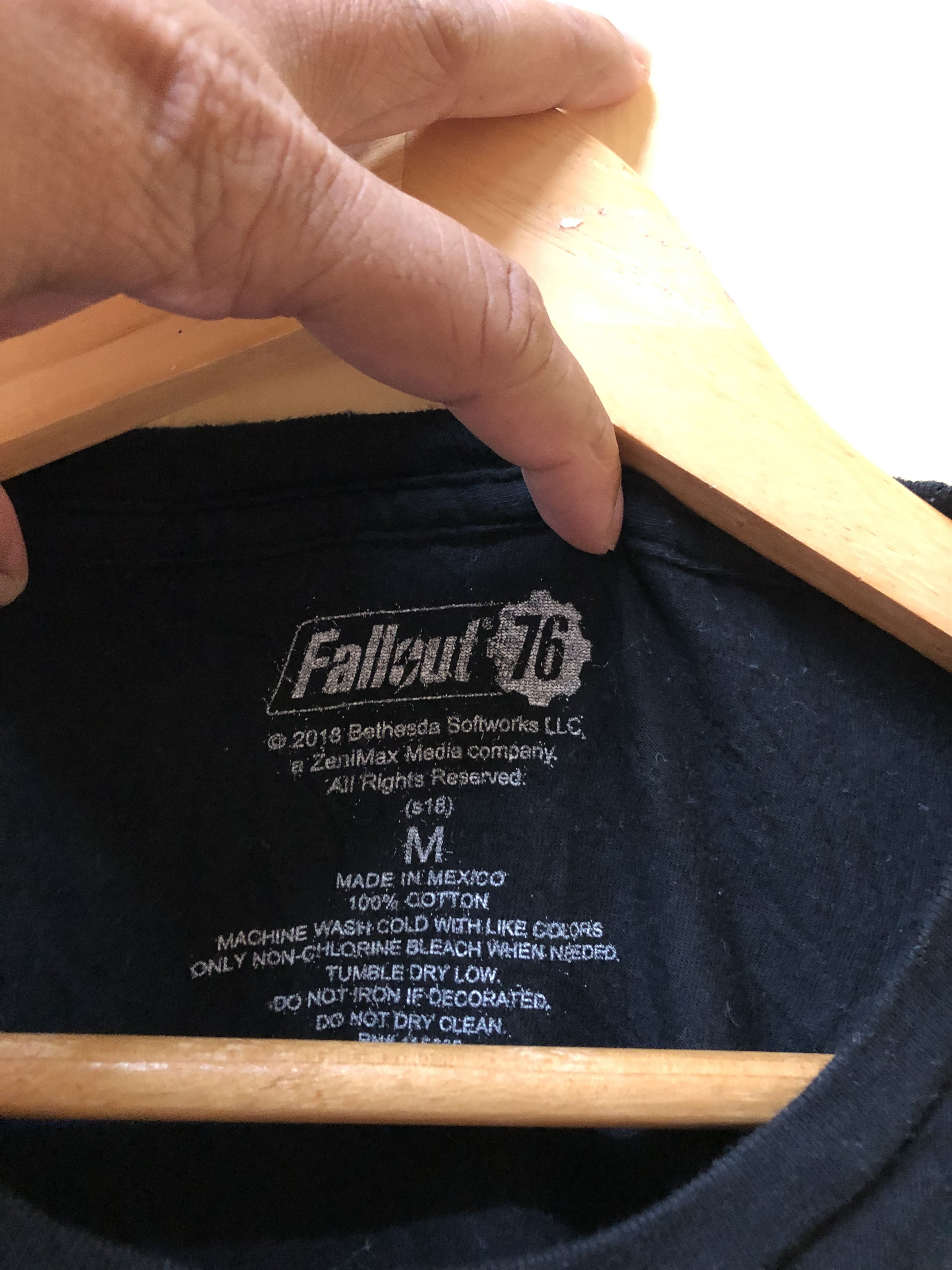Japanese Brand Fallout 76 Tshirt Size US M / EU 48-50 / 2 - 3 Thumbnail