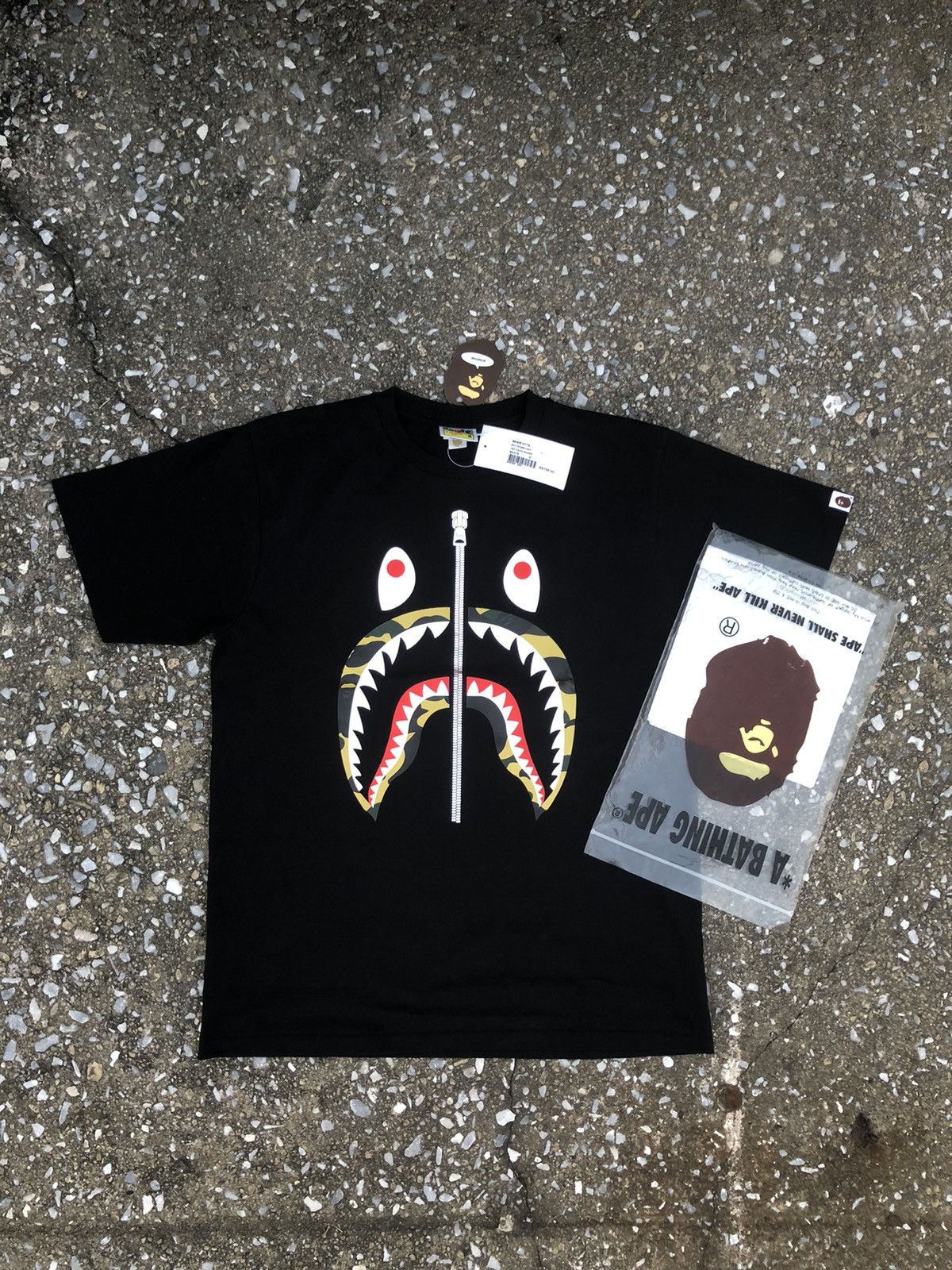 Bape 1ST CAMO SHARK TEE Size US M / EU 48-50 / 2 - 1 Thumbnail