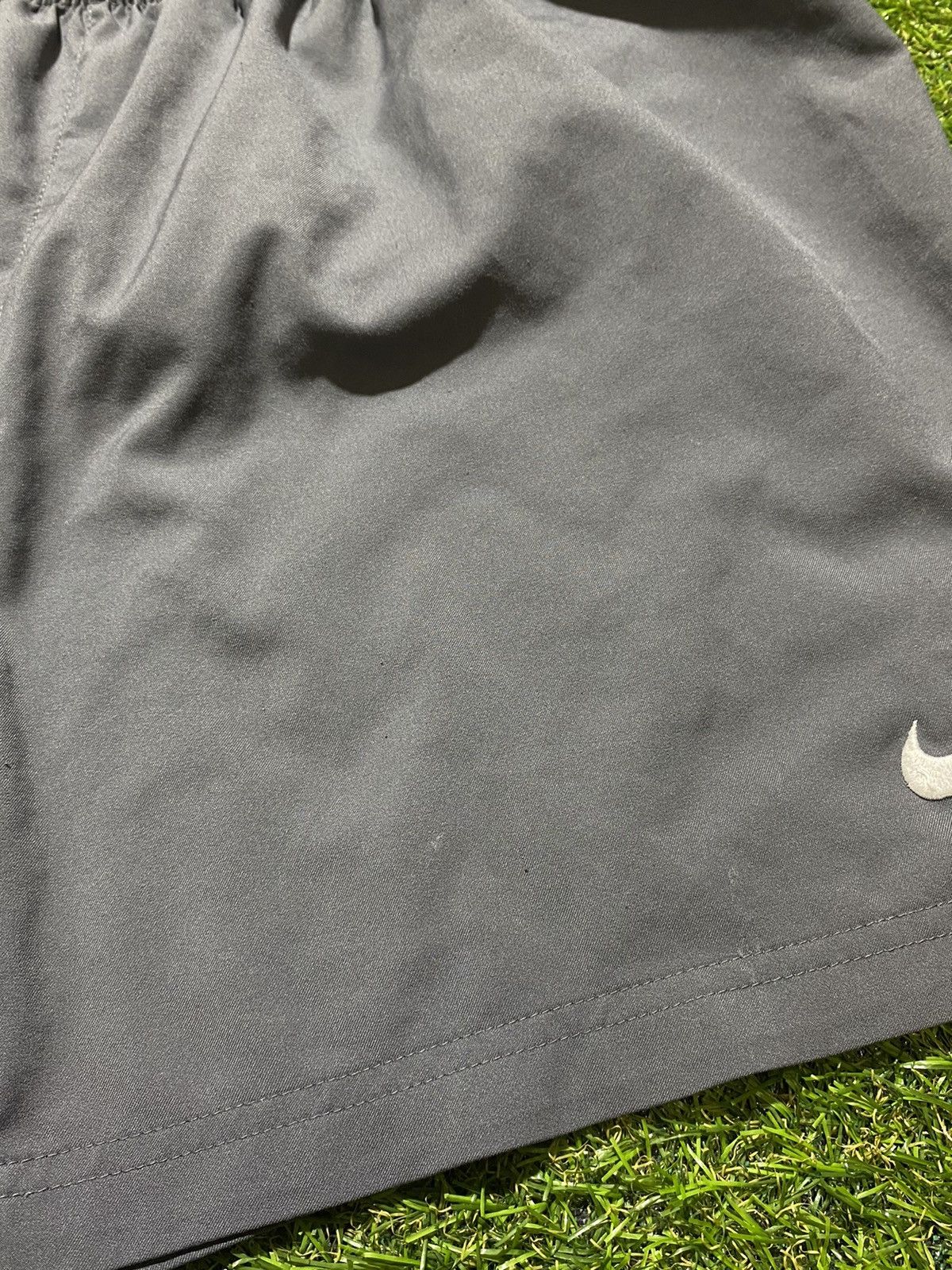 Nike Vintage Nike shorts streetwear swoosh casual y2k size L Size US 34 / EU 50 - 2 Thumbnail