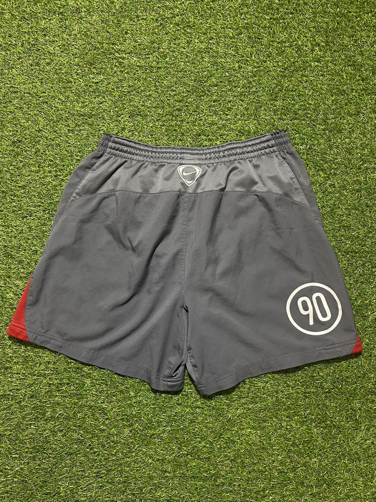 Nike Vintage Nike shorts streetwear swoosh casual y2k size L Size US 34 / EU 50 - 3 Thumbnail