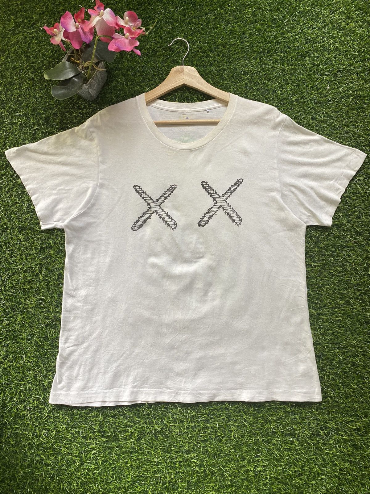 Japanese Brand × Kaws × Uniqlo Uniqlo Kaws Green Skeleton Tee Size US L / EU 52-54 / 3 - 2 Thumbnail