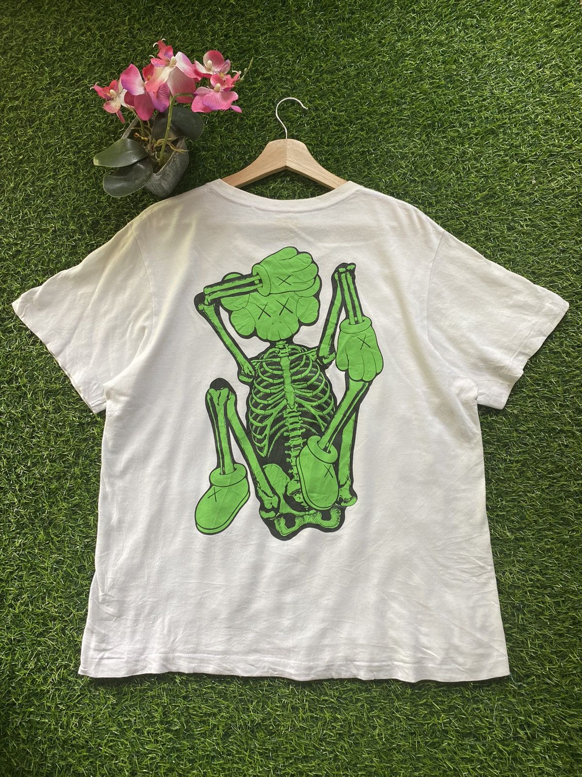 Japanese Brand × Kaws × Uniqlo Uniqlo Kaws Green Skeleton Tee Size US L / EU 52-54 / 3 - 1 Thumbnail